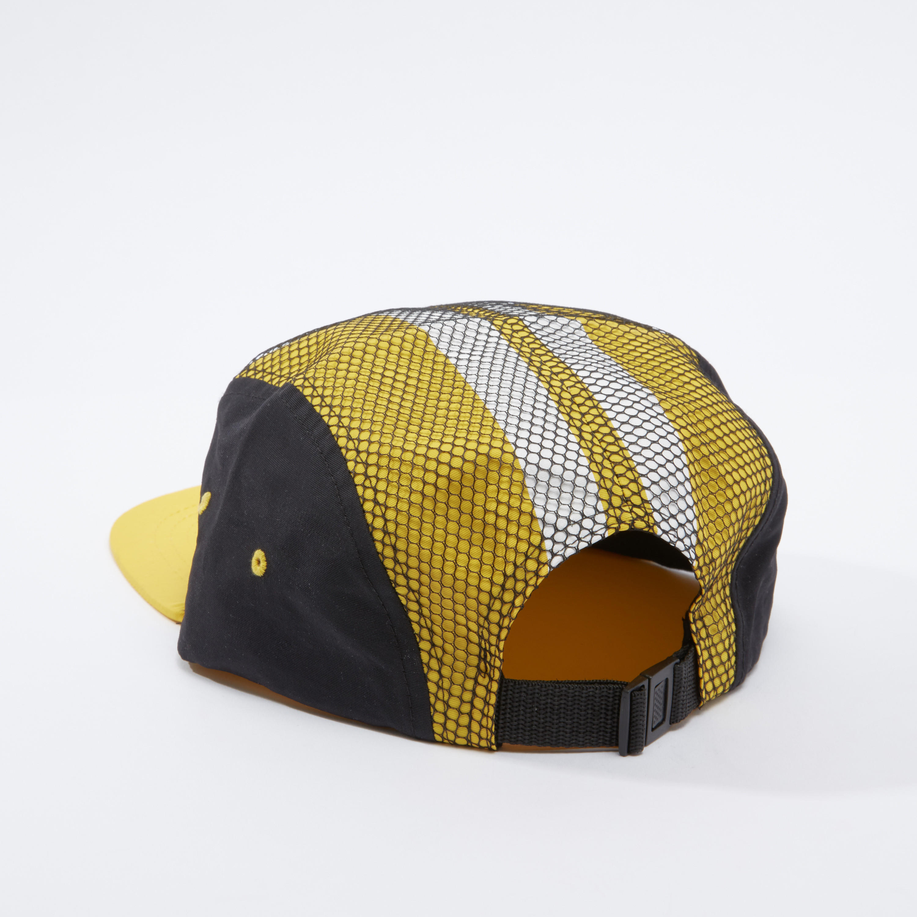 قبعة كاب مقلّمة بتفاصيل شبكية-men-caps-image-3
