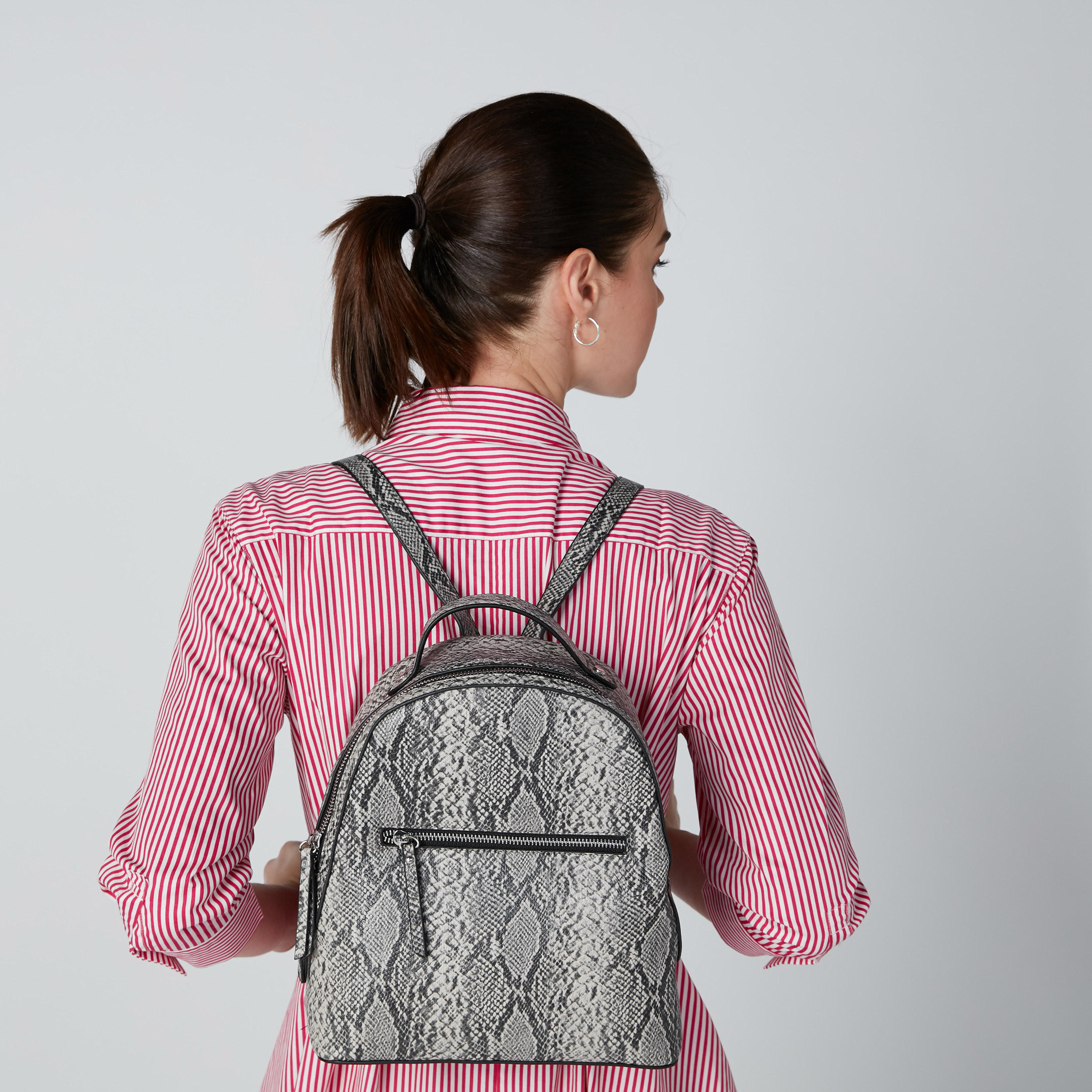 حقيبة ظهر بحمّالات قابلة للتعديل وطبعات-women-bagsandwallets-handbags-image-4