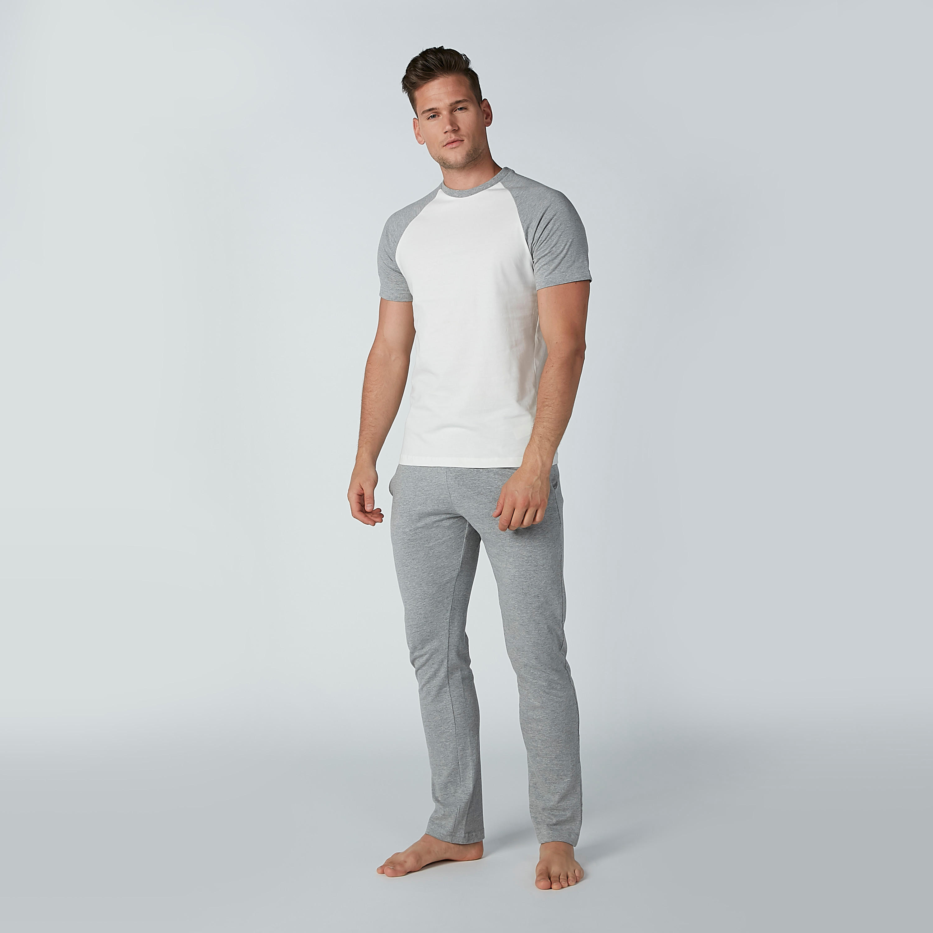 طقم بنطال بيجاما بجيوب وتيشيرت بأكمام مغايرة-men-clothing-nightwear-sets-image-1