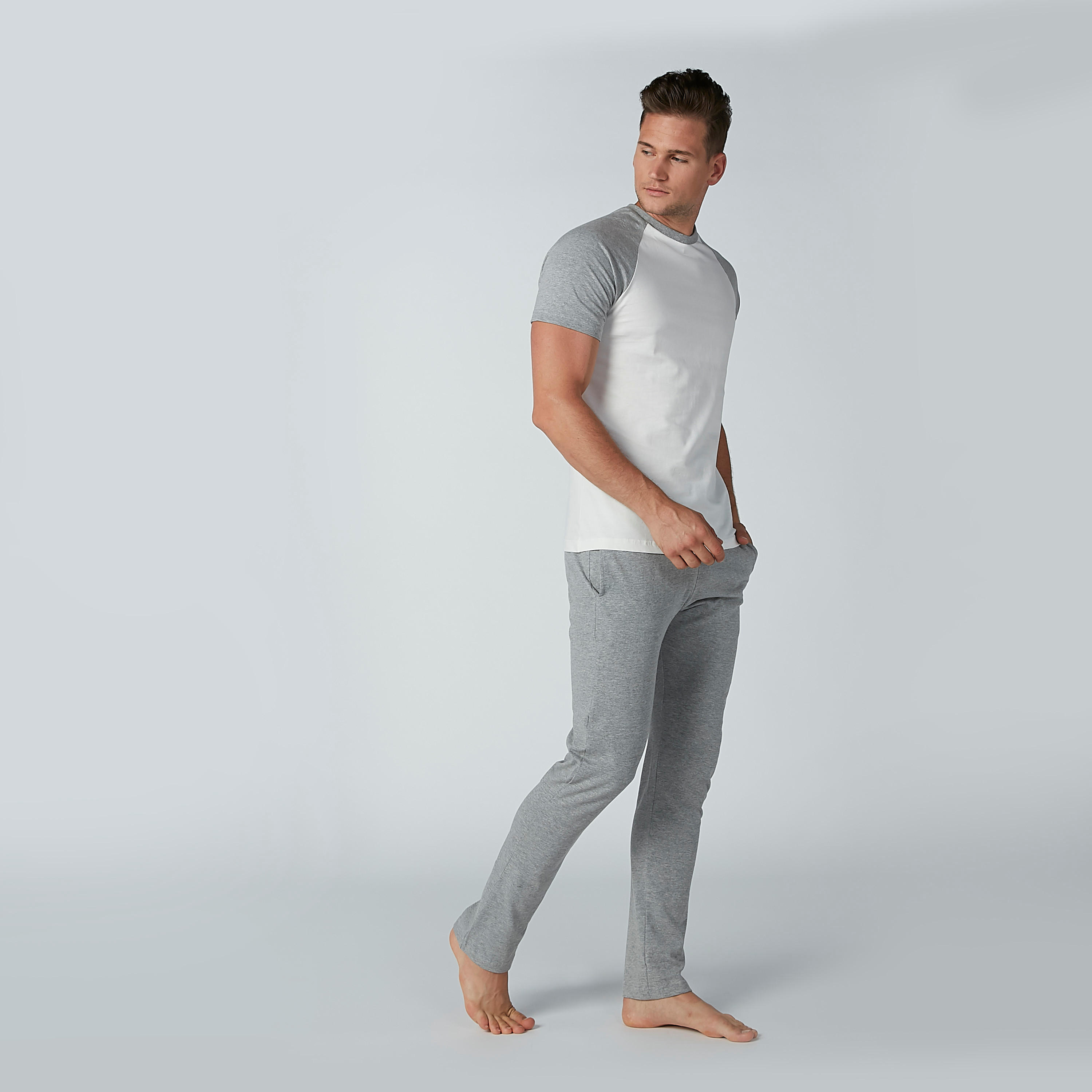 طقم بنطال بيجاما بجيوب وتيشيرت بأكمام مغايرة-men-clothing-nightwear-sets-image-2