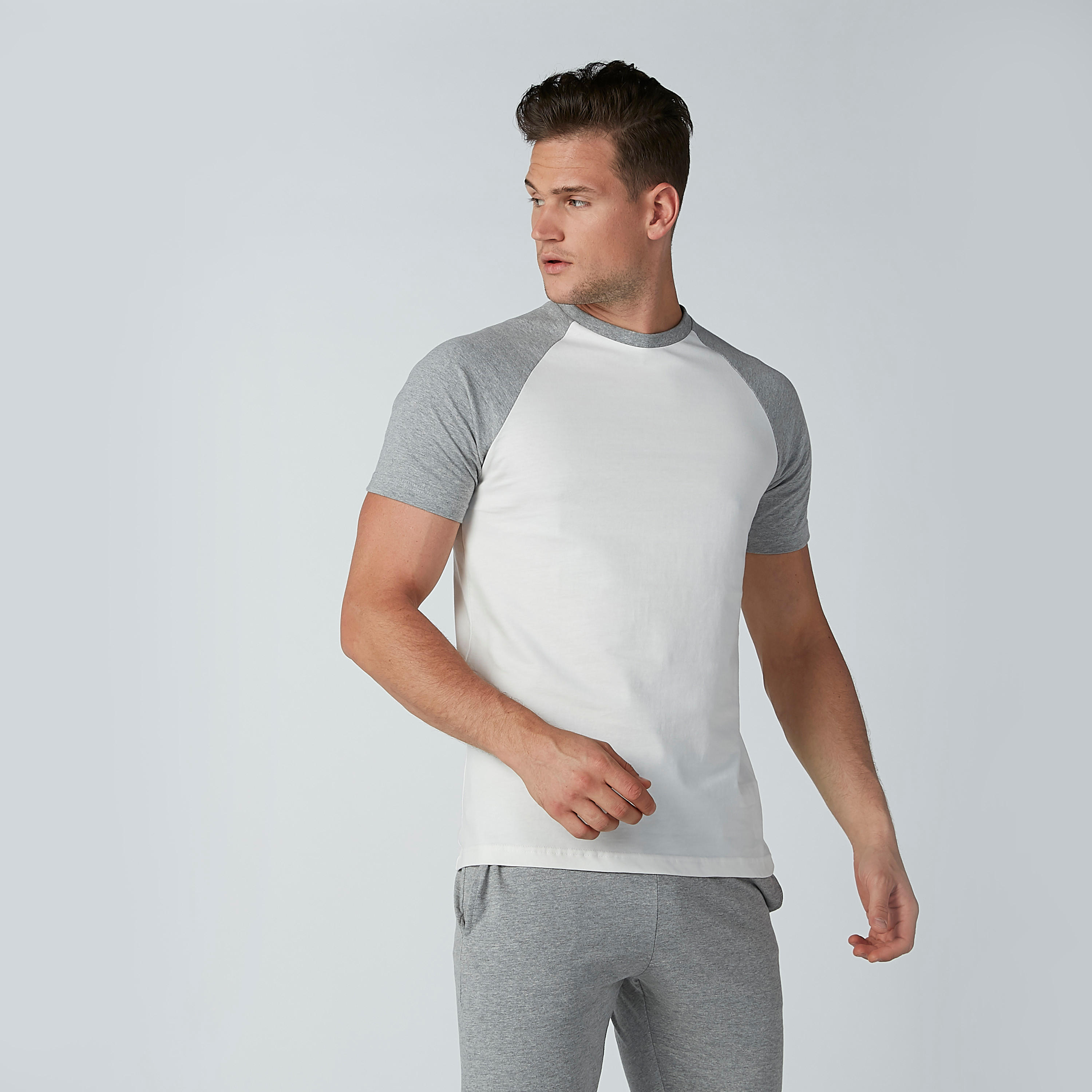 طقم بنطال بيجاما بجيوب وتيشيرت بأكمام مغايرة-men-clothing-nightwear-sets-image-4