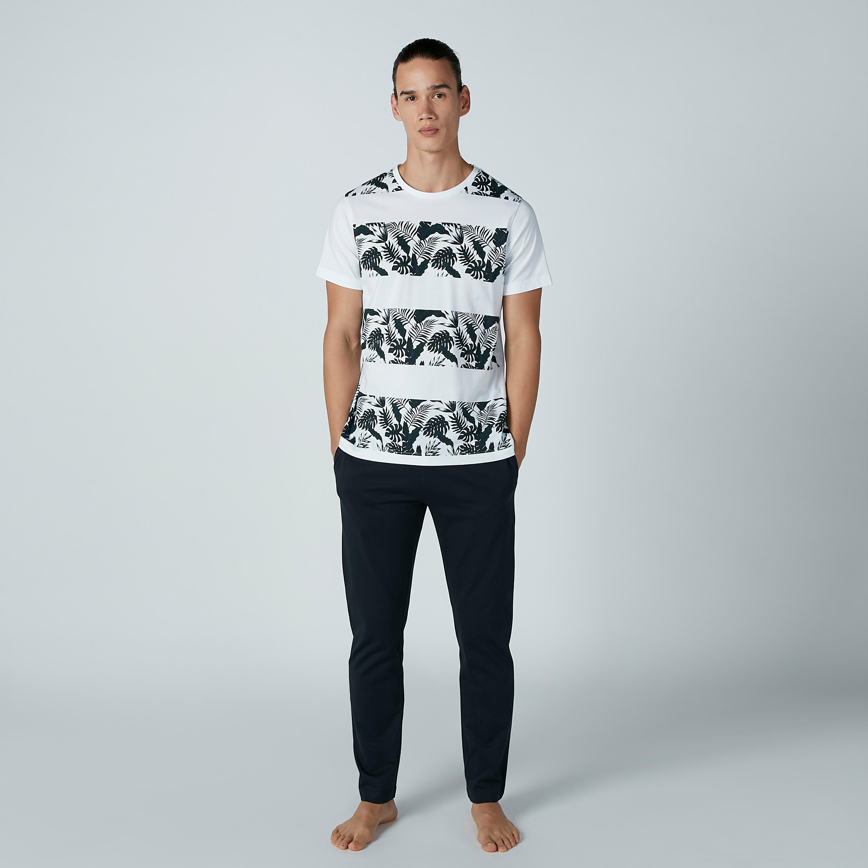 طقم بنطال بيجاما سادة وتيشيرت بأكمام قصيرة وطبعات-men-clothing-nightwear-sets-image-4