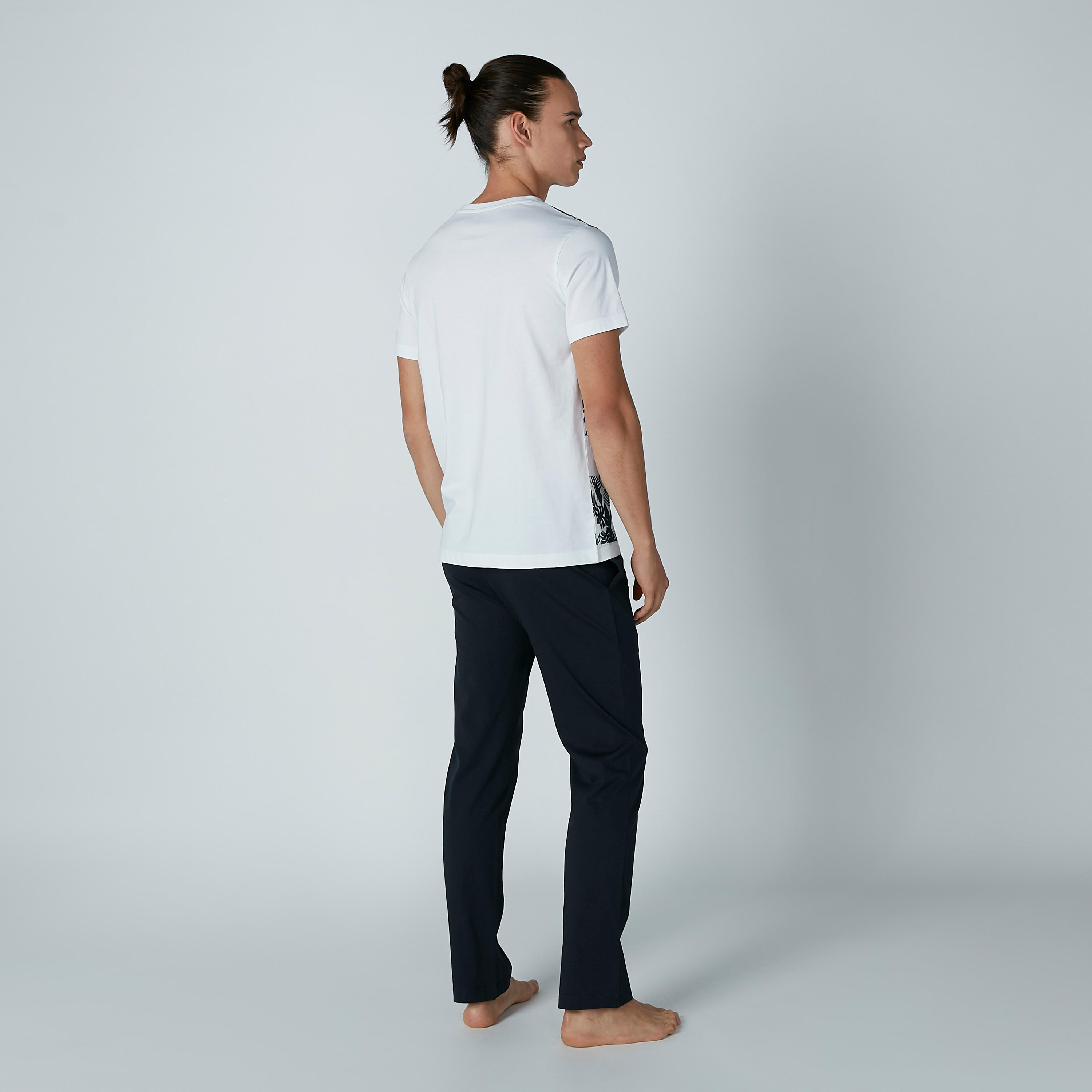 طقم بنطال بيجاما سادة وتيشيرت بأكمام قصيرة وطبعات-men-clothing-nightwear-sets-image-2
