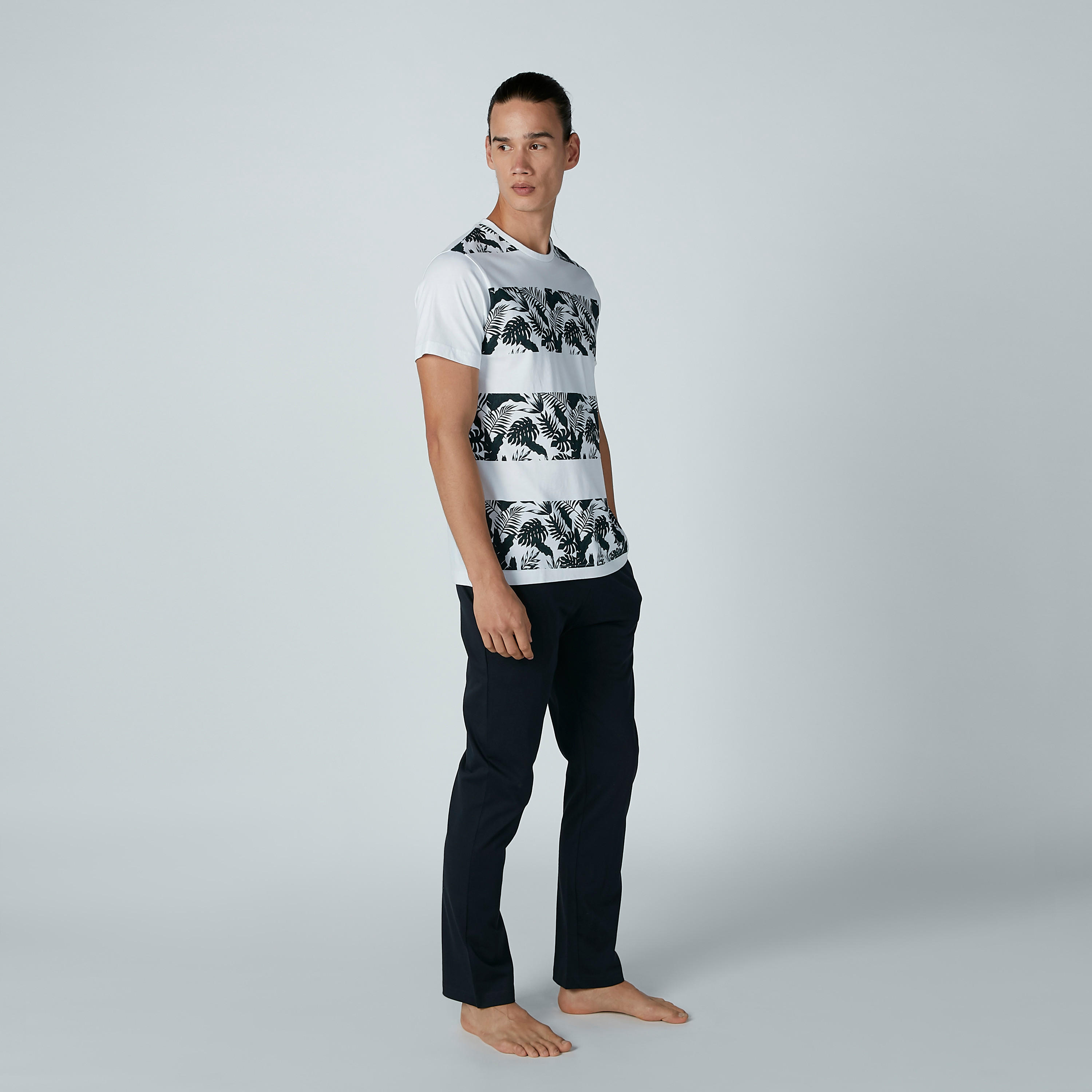 طقم بنطال بيجاما سادة وتيشيرت بأكمام قصيرة وطبعات-men-clothing-nightwear-sets-image-1