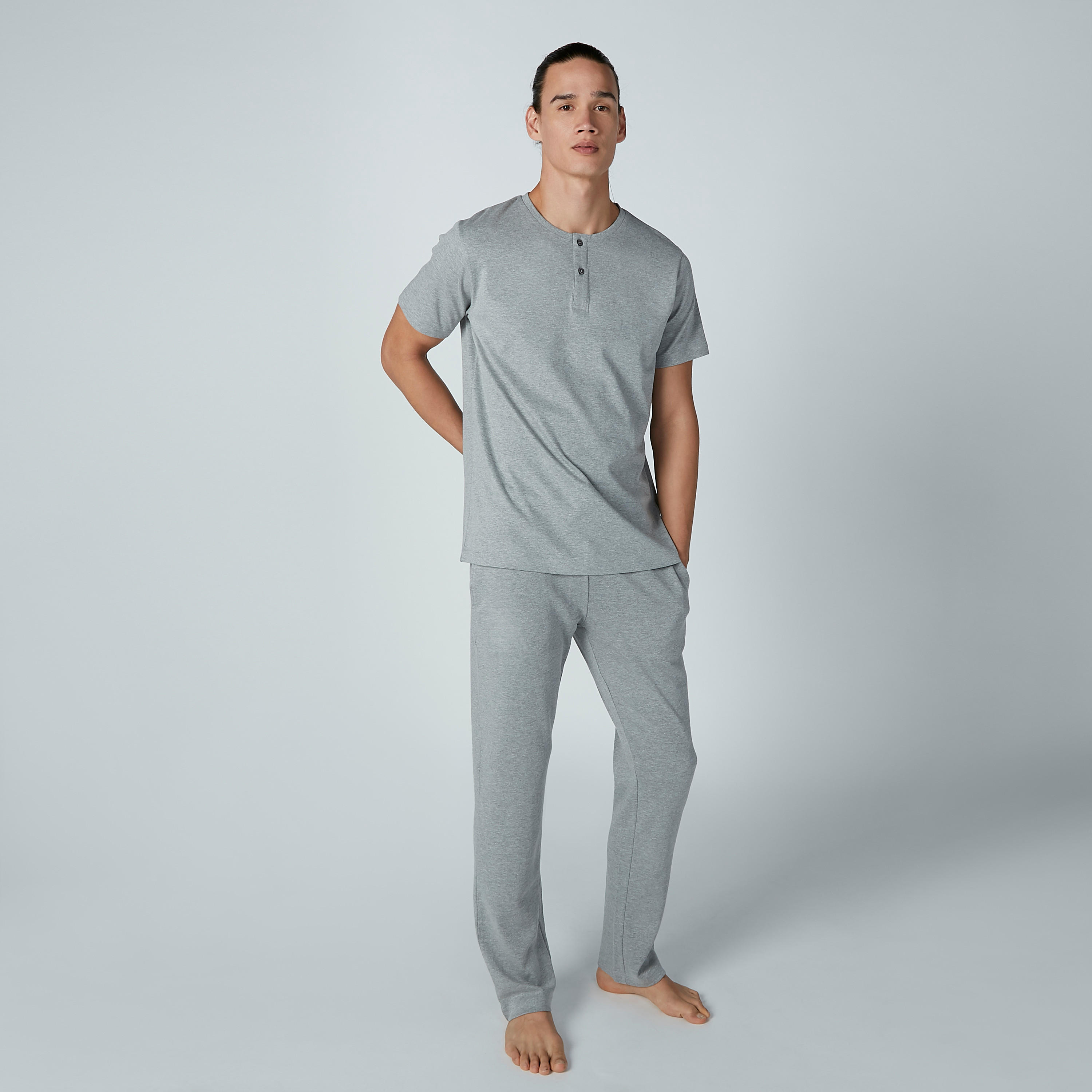 طقم بنطال بيجاما وتيشيرت سادة بياقة هينلي وجيوب-men-clothing-nightwear-sets-image-3