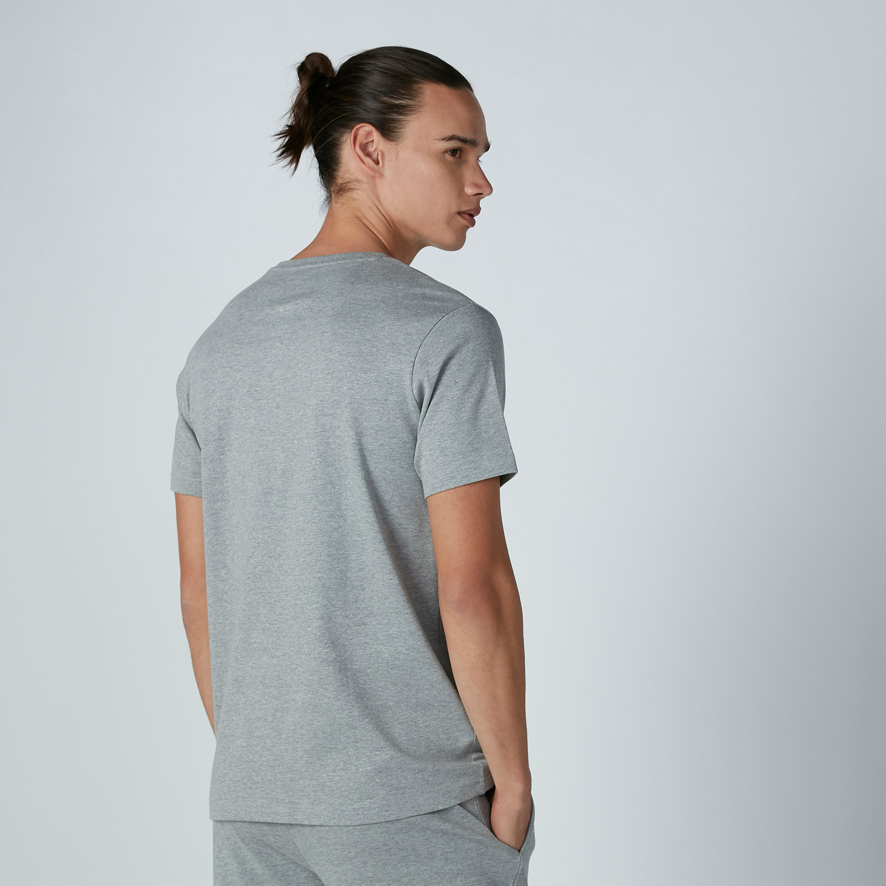 طقم بنطال بيجاما وتيشيرت سادة بياقة هينلي وجيوب-men-clothing-nightwear-sets-image-4