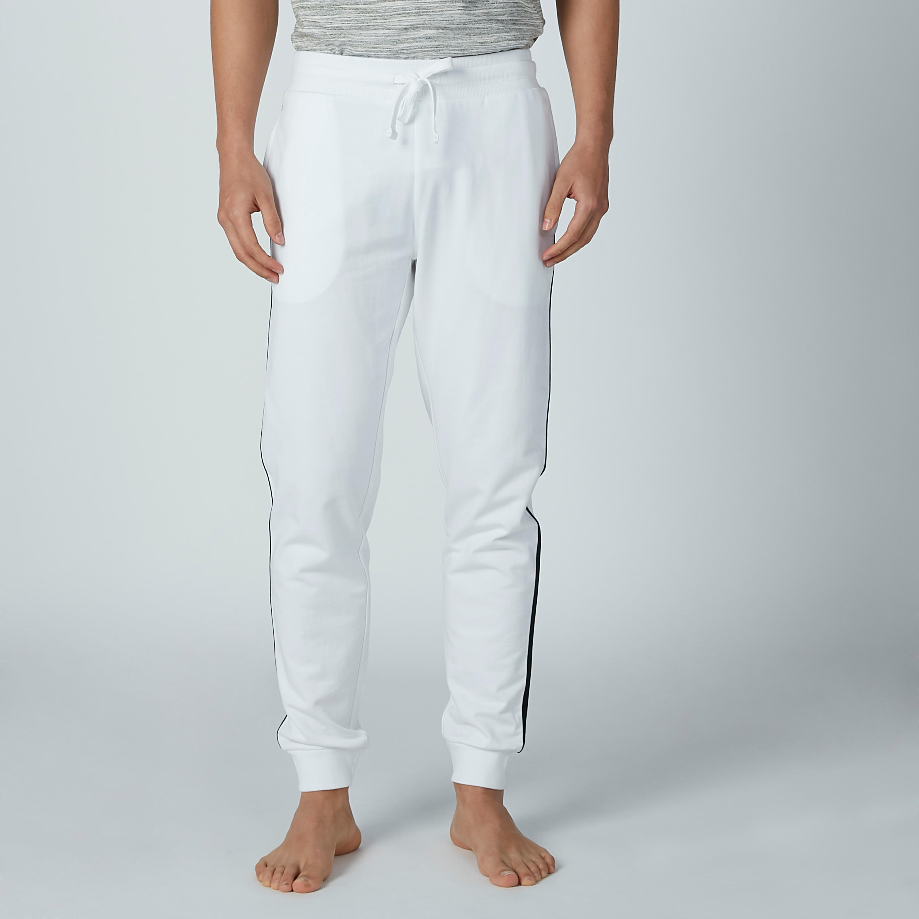 طقم بنطال رياضي بشريطة وتيشيرت بحواف منحنية-men-clothing-nightwear-sets-image-3