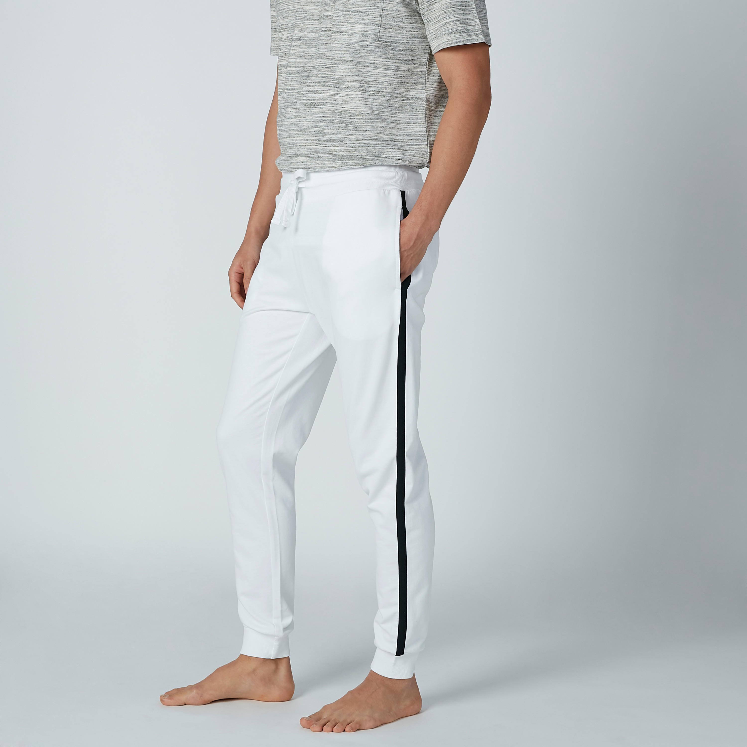 طقم بنطال رياضي بشريطة وتيشيرت بحواف منحنية-men-clothing-nightwear-sets-image-4
