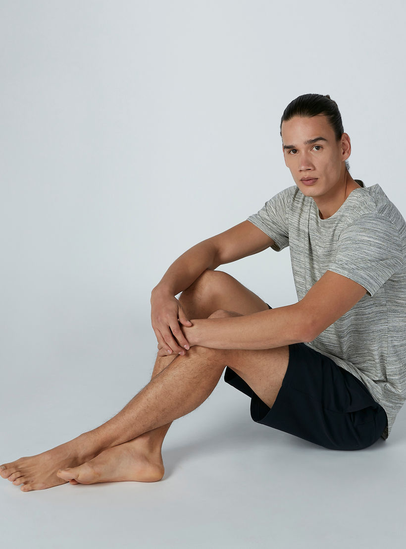 طقم شورت بجيوب وتيشيرت بأكمام قصيرة-men-clothing-nightwear-sets-image-1