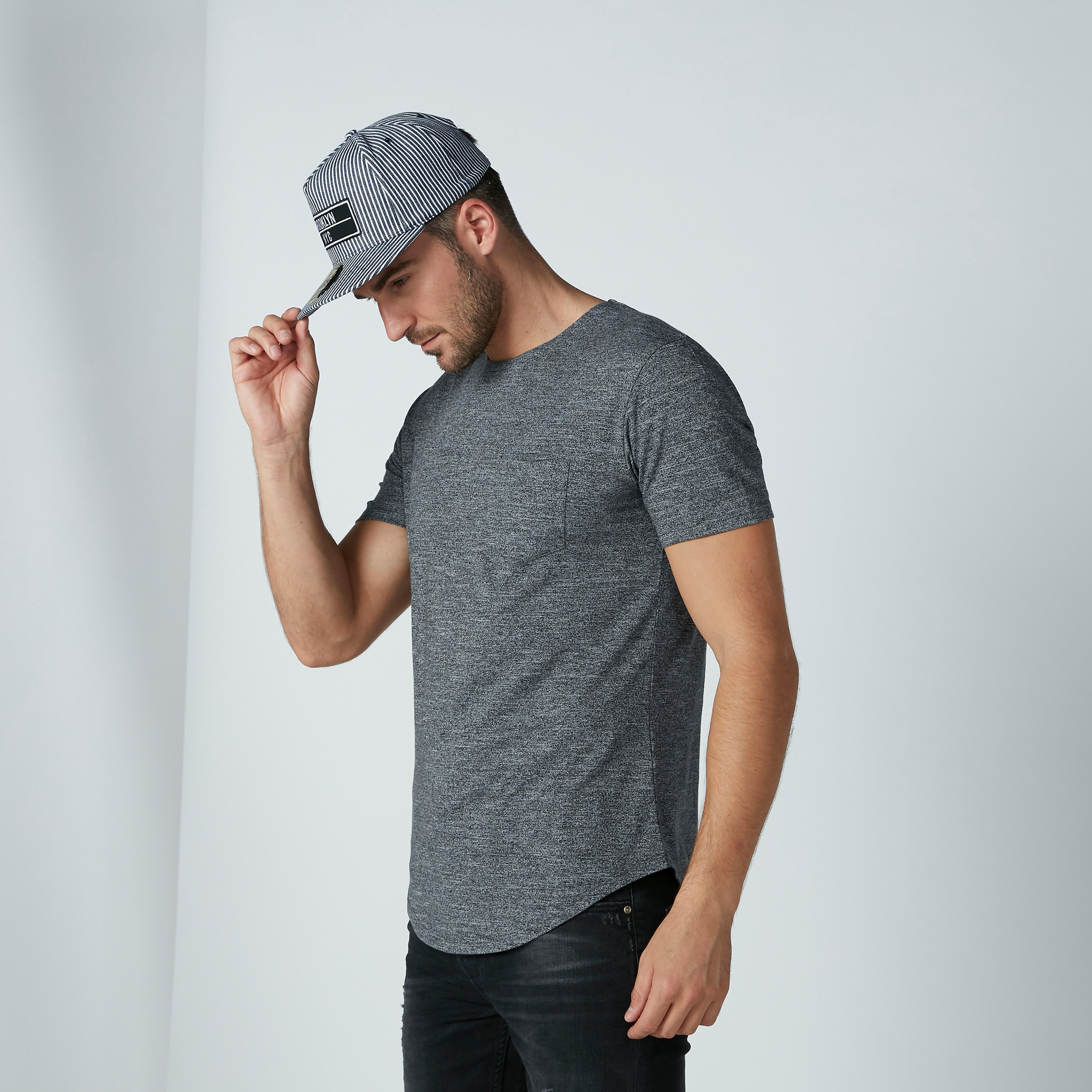 قبعة كاب مقلّمة مطرزة بزر إغلاق-men-caps-image-2