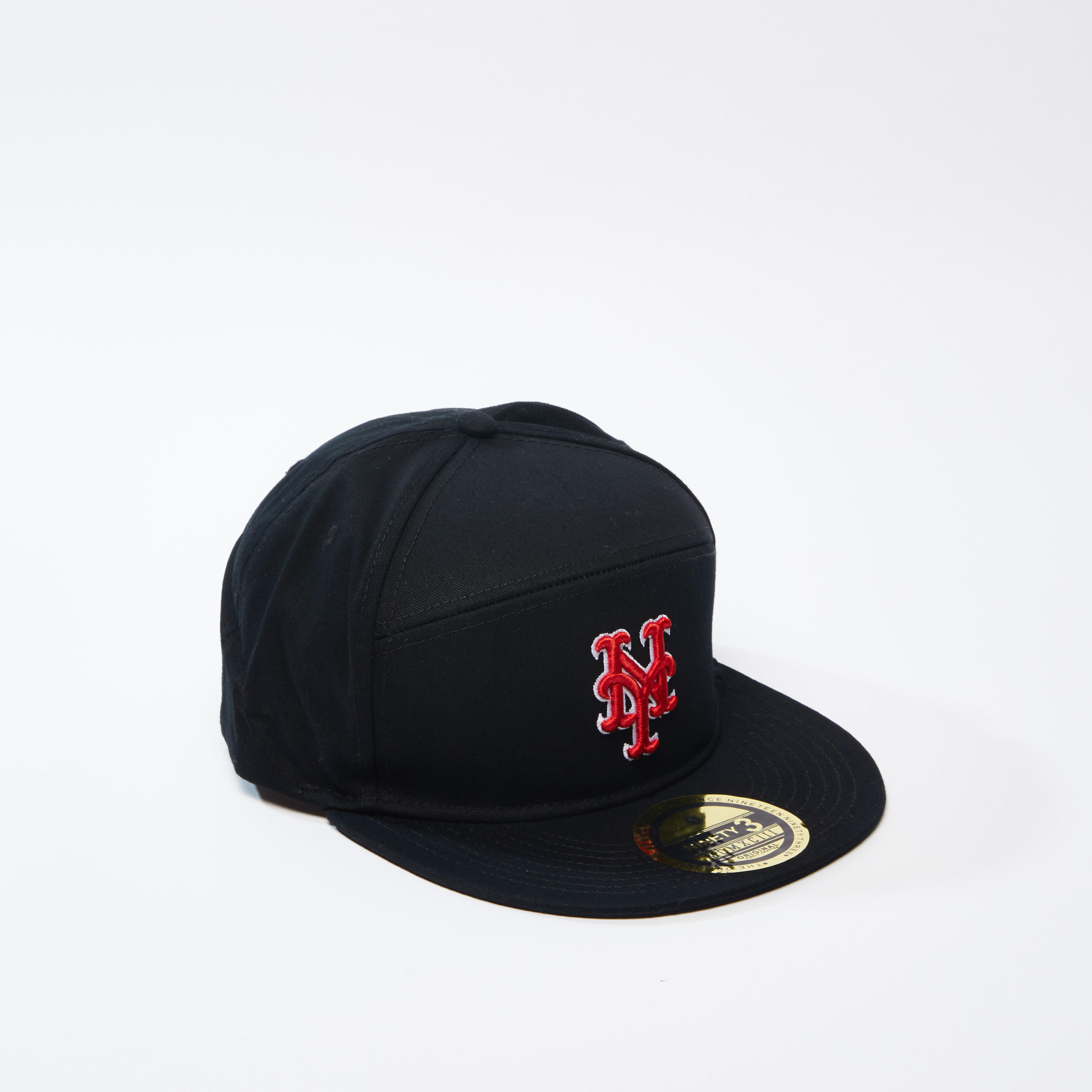 قبعة كاب مطرزة بزر إغلاق وتزيينات-men-caps-image-3