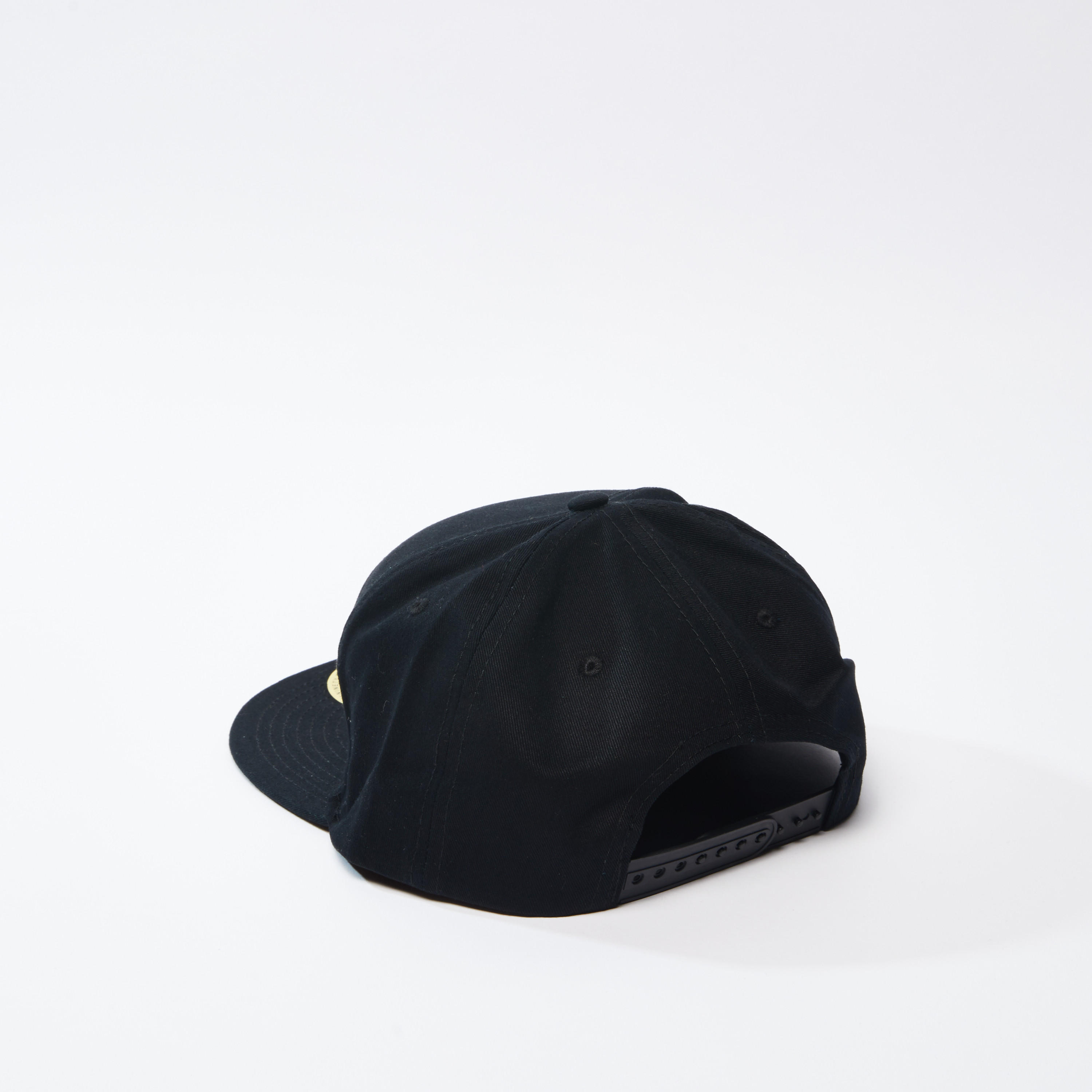 قبعة كاب مطرزة بزر إغلاق وتزيينات-men-caps-image-1