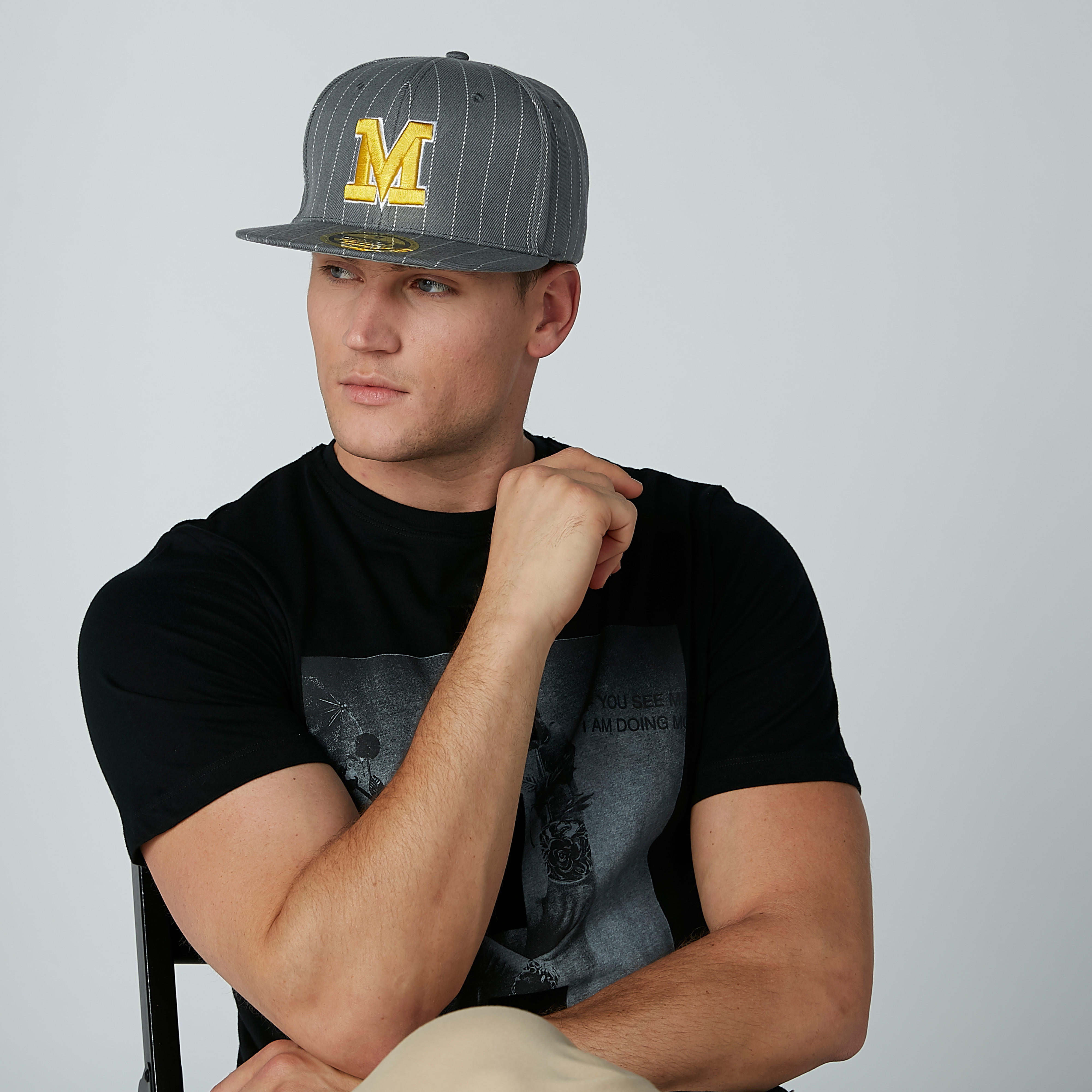 قبعة كاب مقلّمة بزر إغلاق وتطريز-men-caps-image-2