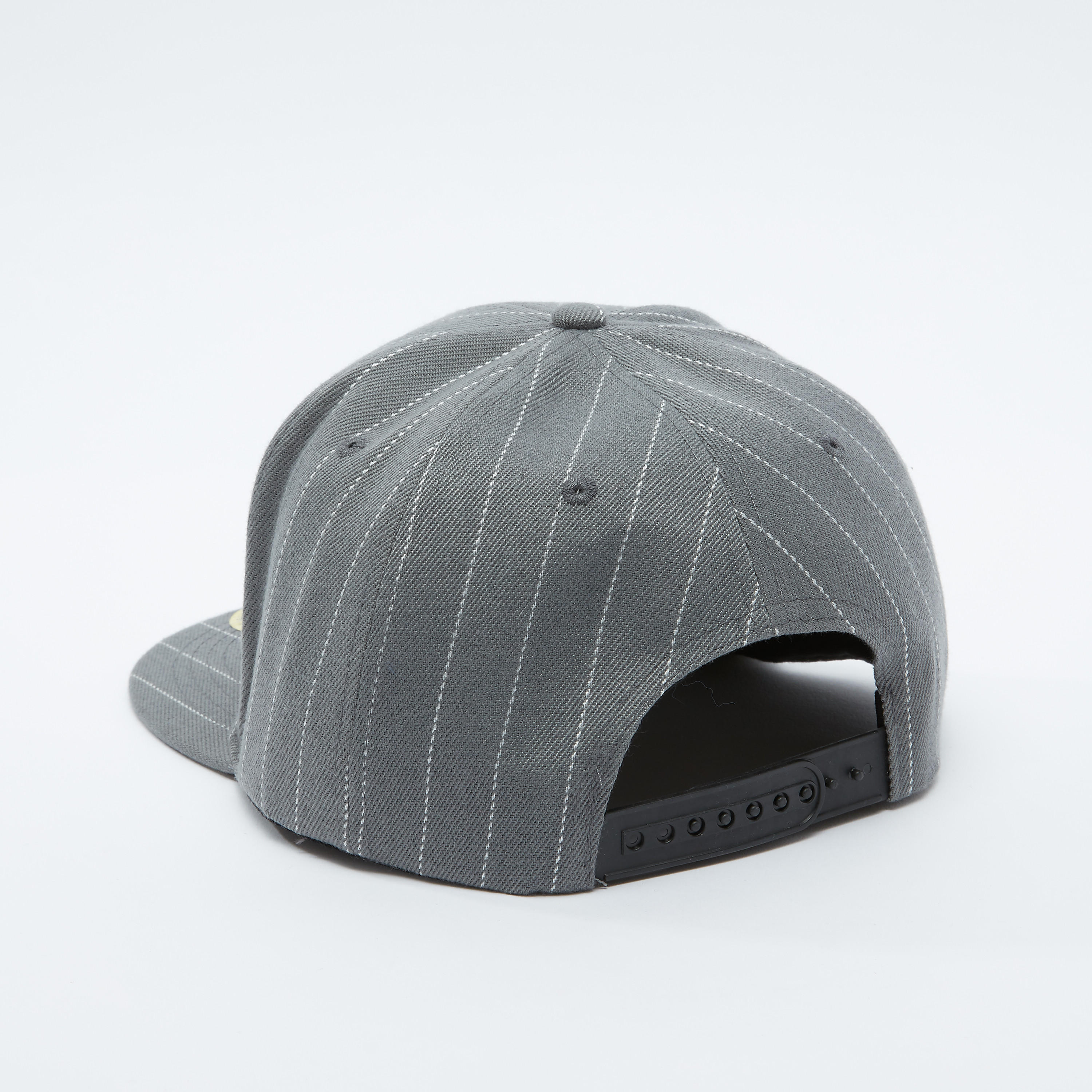 قبعة كاب مقلّمة بزر إغلاق وتطريز-men-caps-image-3