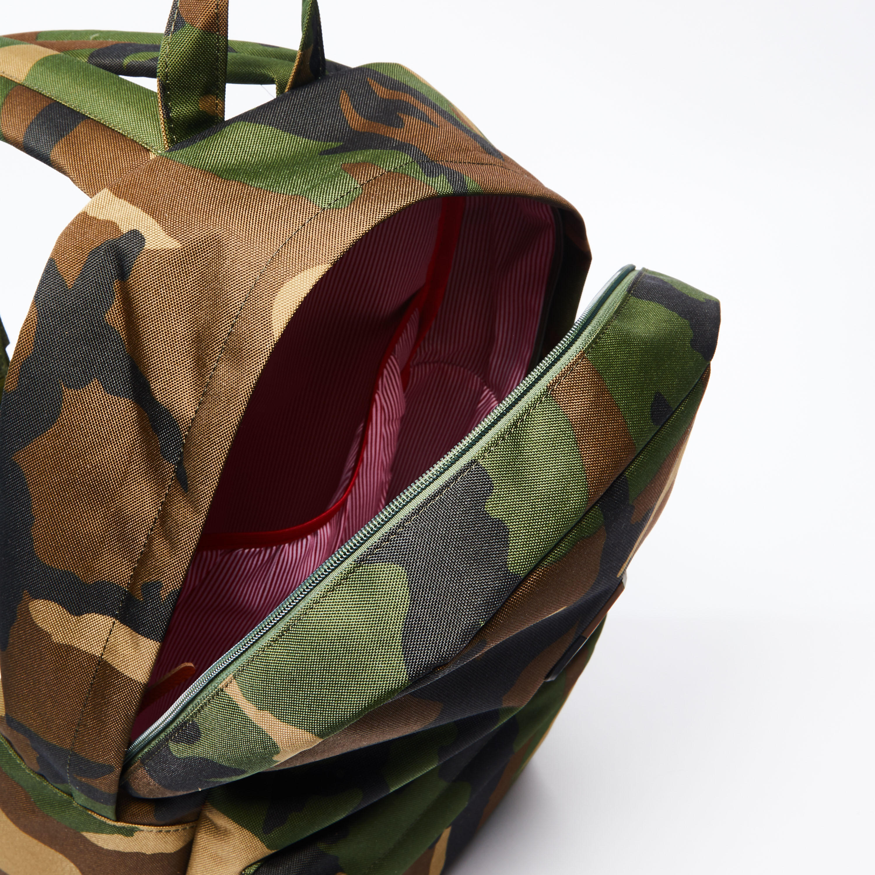 حقيبة ظهر بحمّالات كتف قابلة للتعديل وطبعات مموّهة-men-bags-image-5