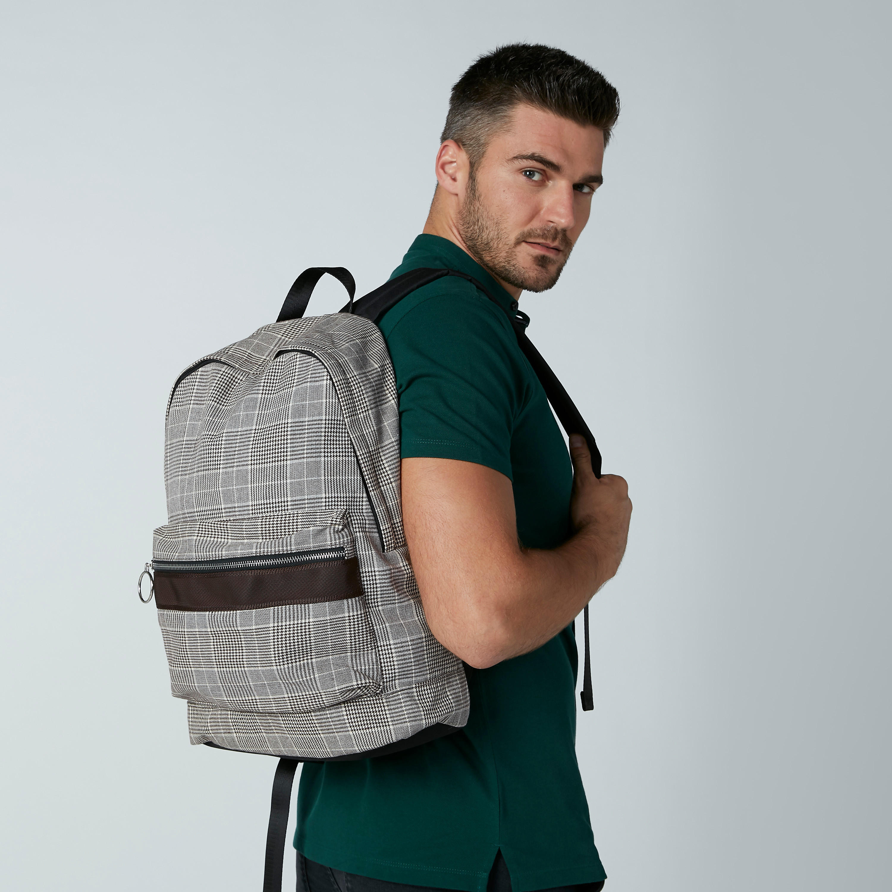 حقيبة ظهر كاروهات بسحّاب إغلاق وحمّالات خلفية قابلة للتعديل-men-bags-image-4