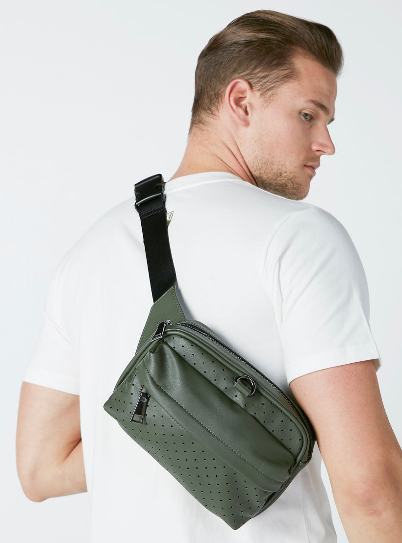 حقيبة خصر مثقّبة بإبزيم إغلاق-men-bags-image-4