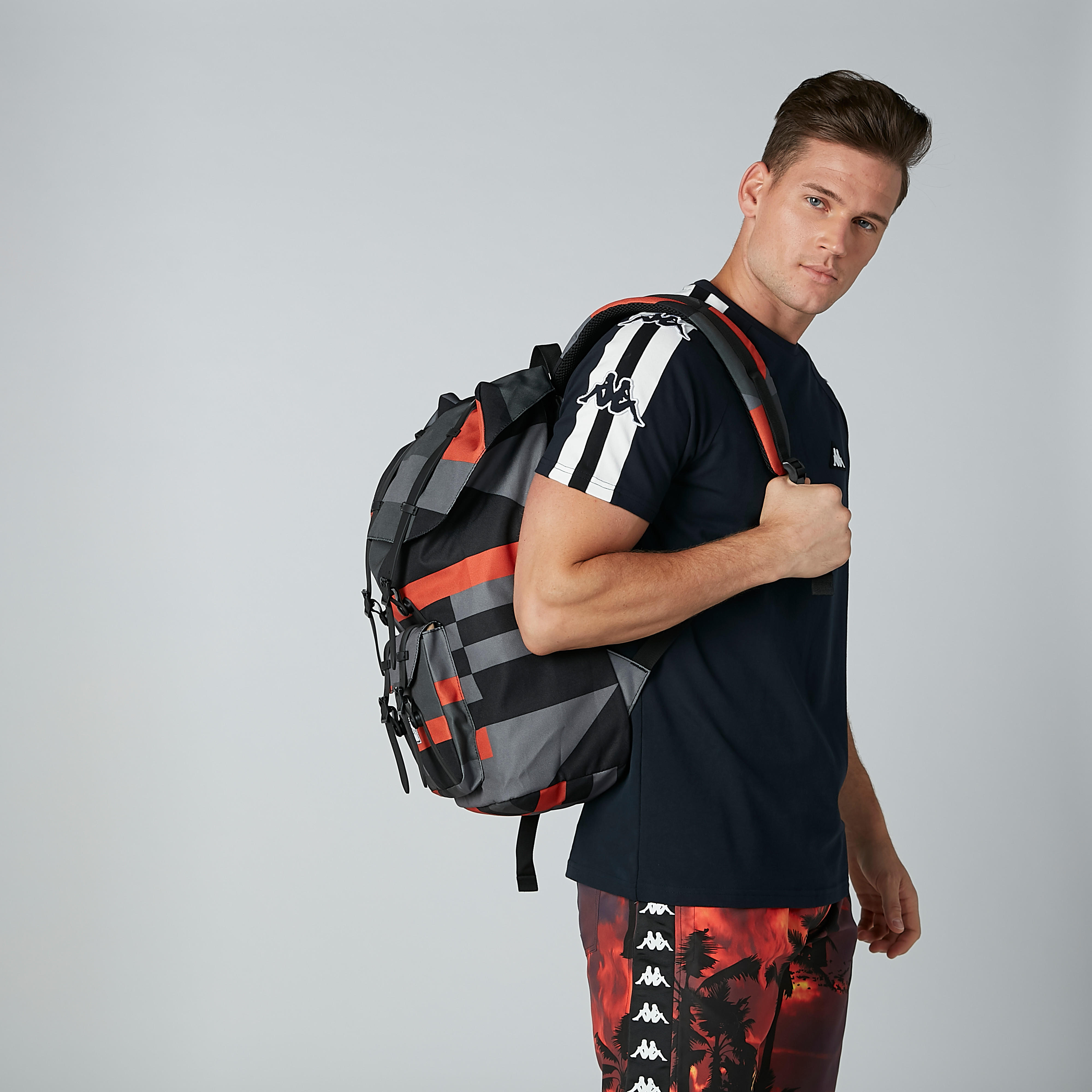 حقيبة ظهر كاروهات بسحاب إغلاق وحمالات قابلة للتعديل ومقبض علوي-men-bags-image-2