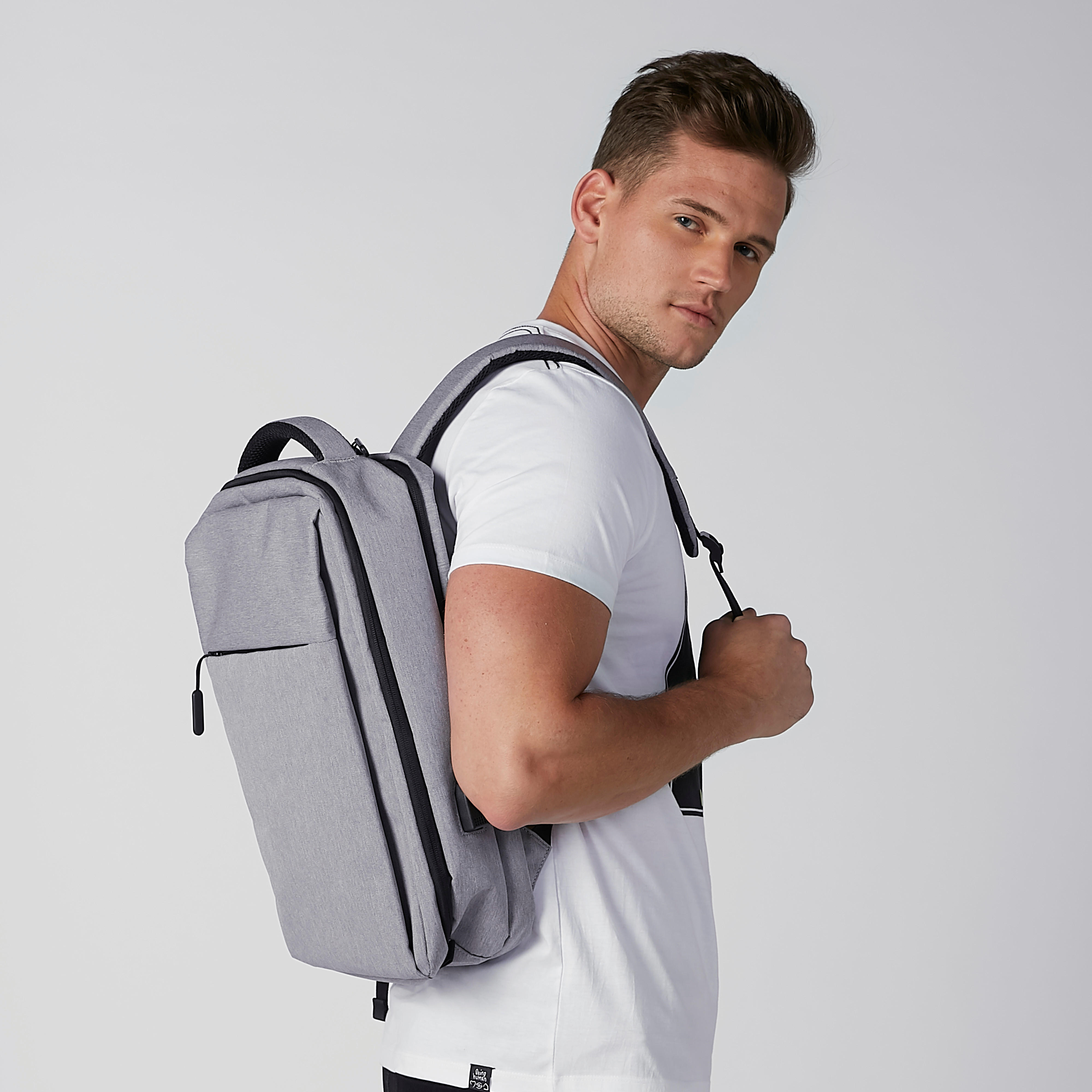 حقيبة ظهر بحمّالات كتف قابلة للتعديل وقسم للاب توب-men-bags-image-5