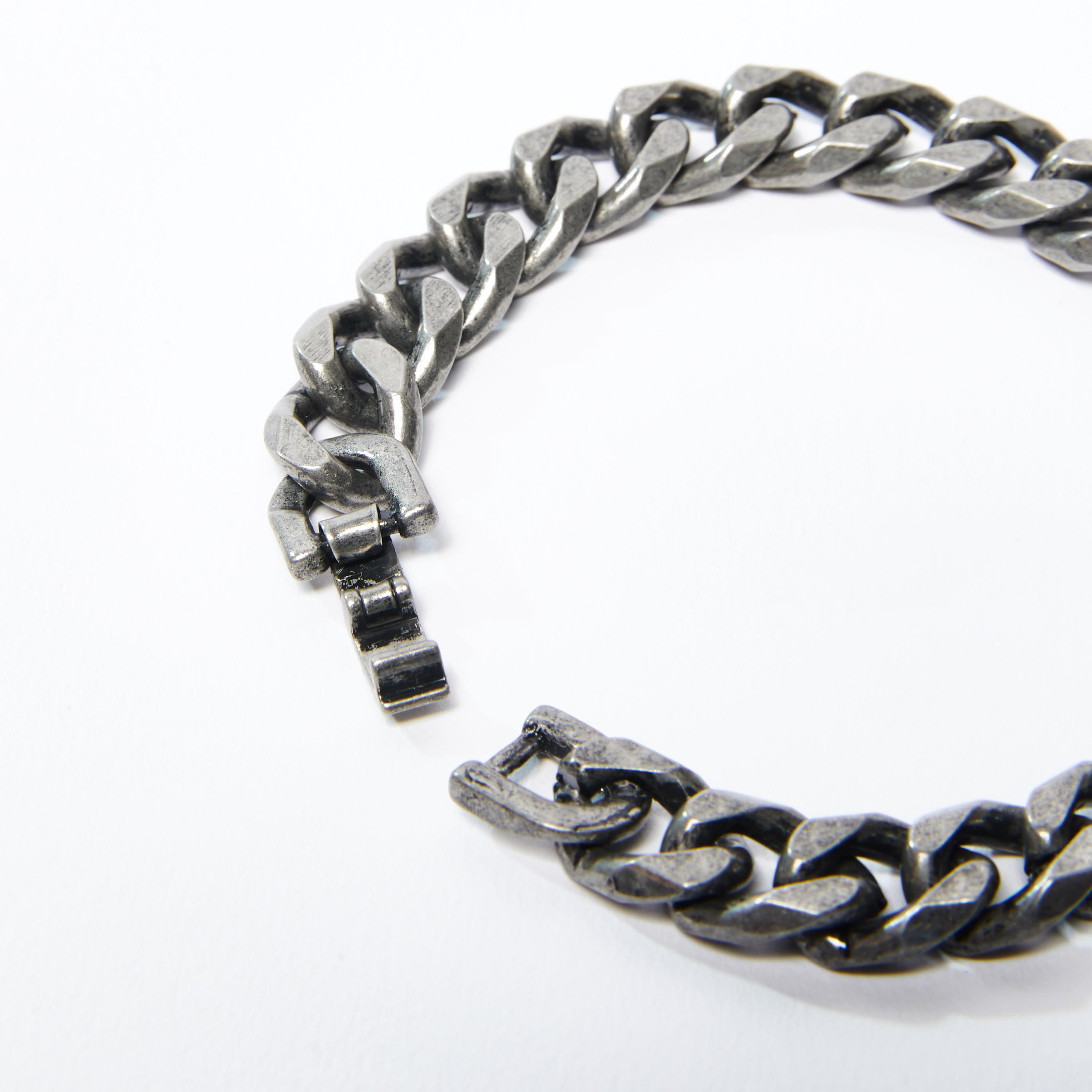 سوار بسلسلة ميتاليك وطيّة إغلاق-men-watchesandjewellery-bracelets-image-3
