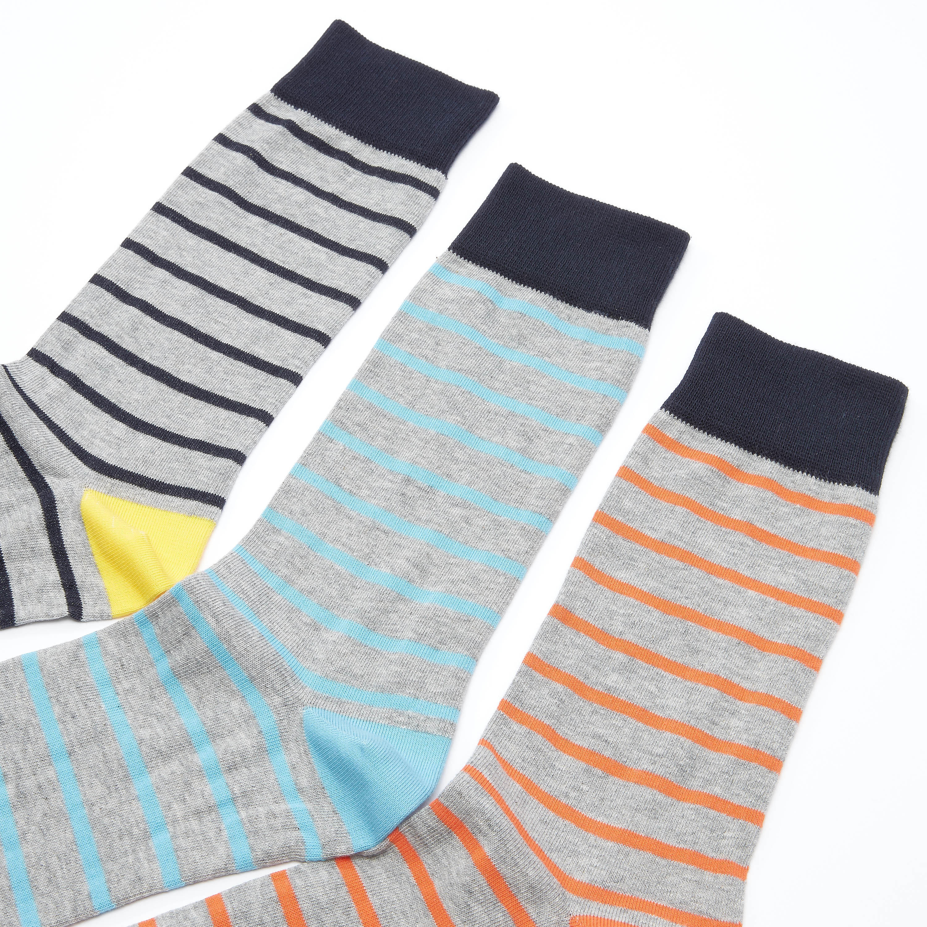 جوارب مقلّمة بطول متوسط - طقم من 3 قطع-men-socks-image-2