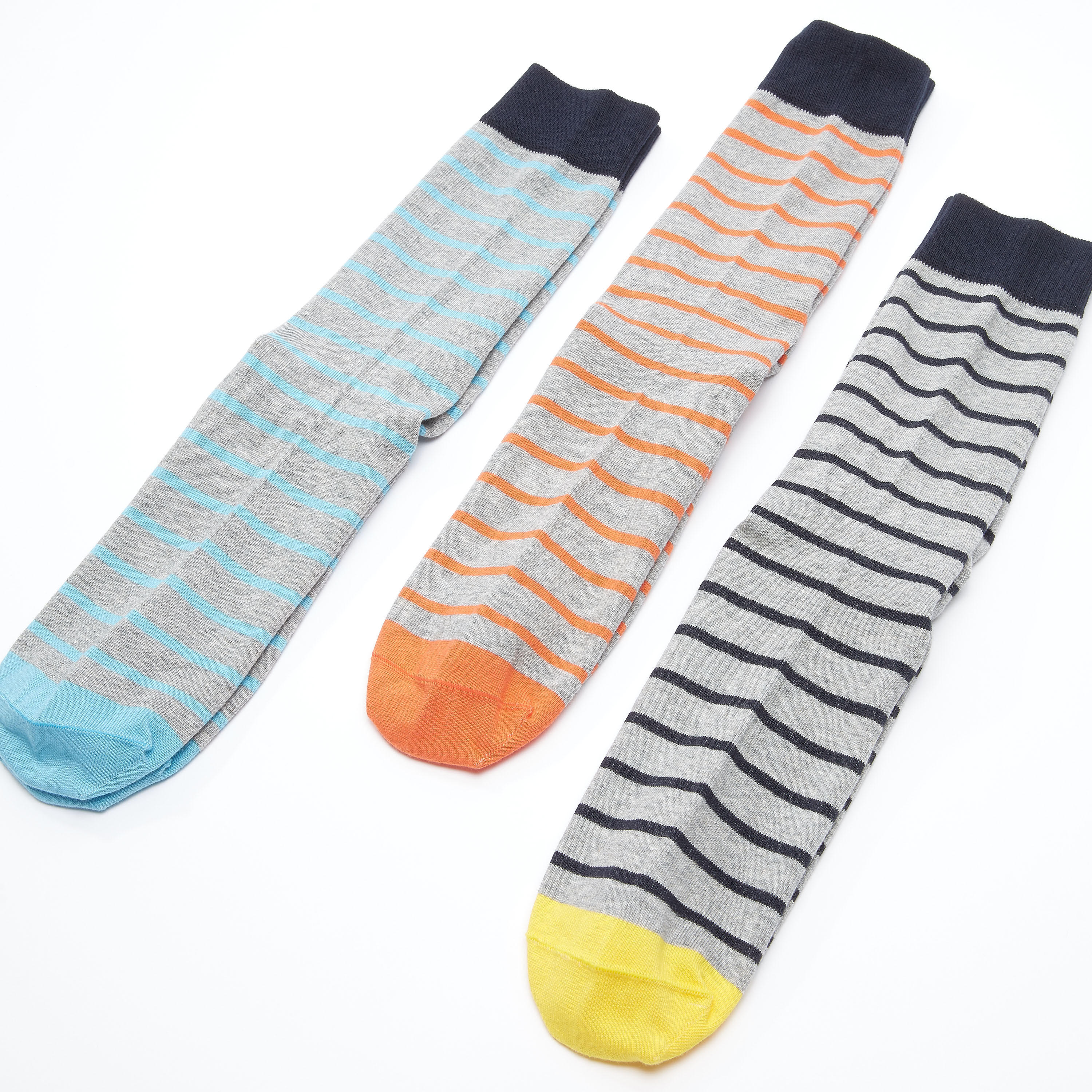 جوارب مقلّمة بطول متوسط - طقم من 3 قطع-men-socks-image-3