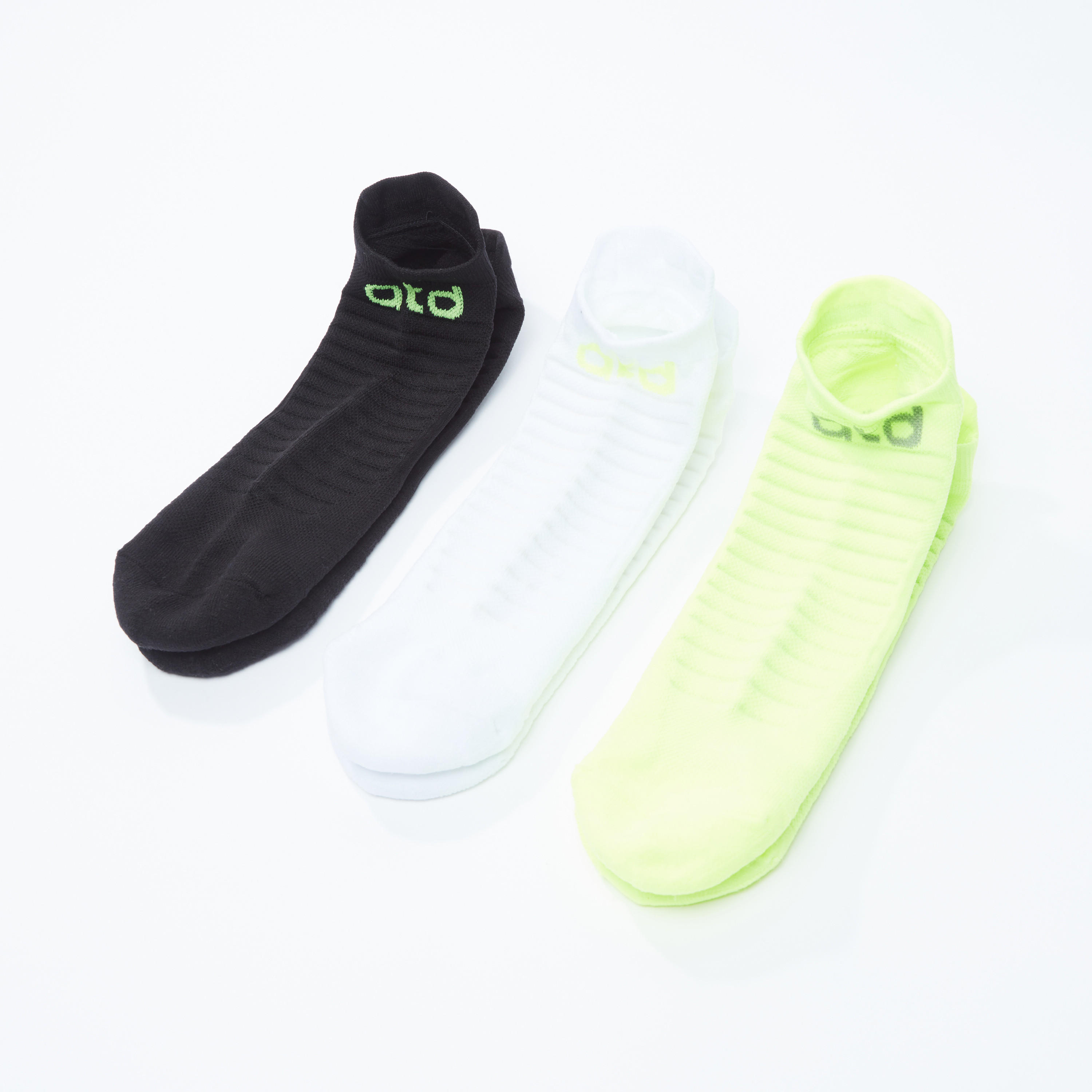 جوارب بارزة الملمس بطول الكاحل - طقم من 3 أزواج-men-socks-image-1