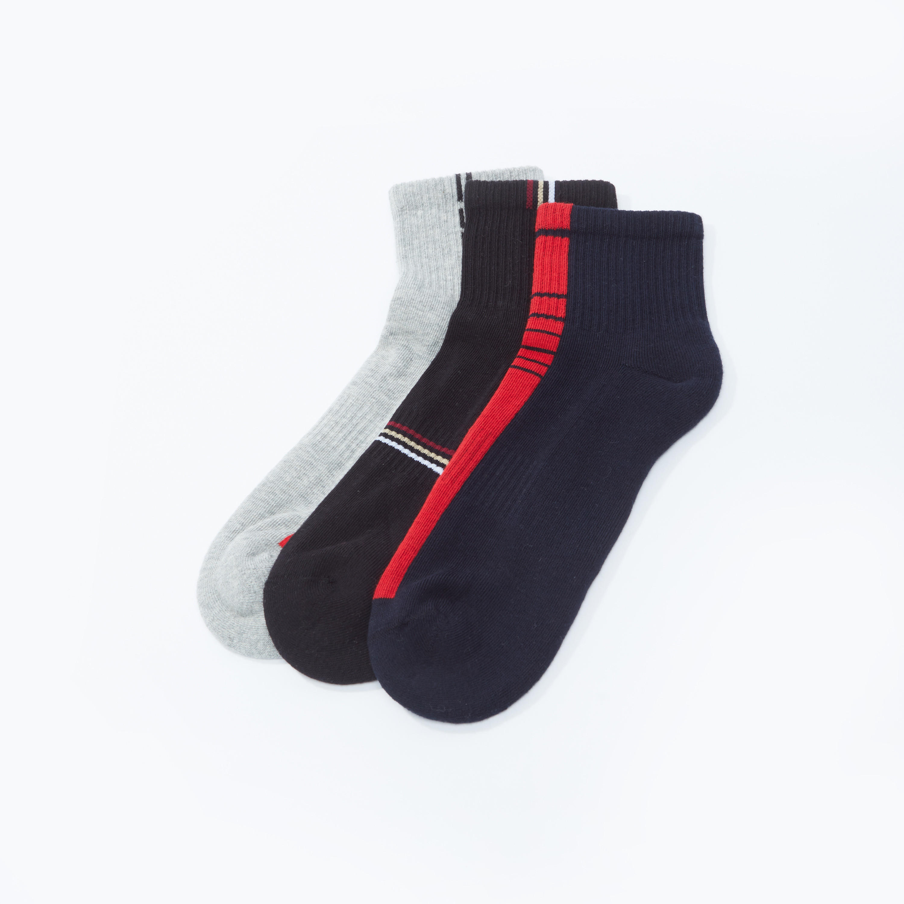 جوارب بارزة الملمس بطول الكاحل بحواف مضلّعة - طقم من 3 أزواج-men-socks-image-2