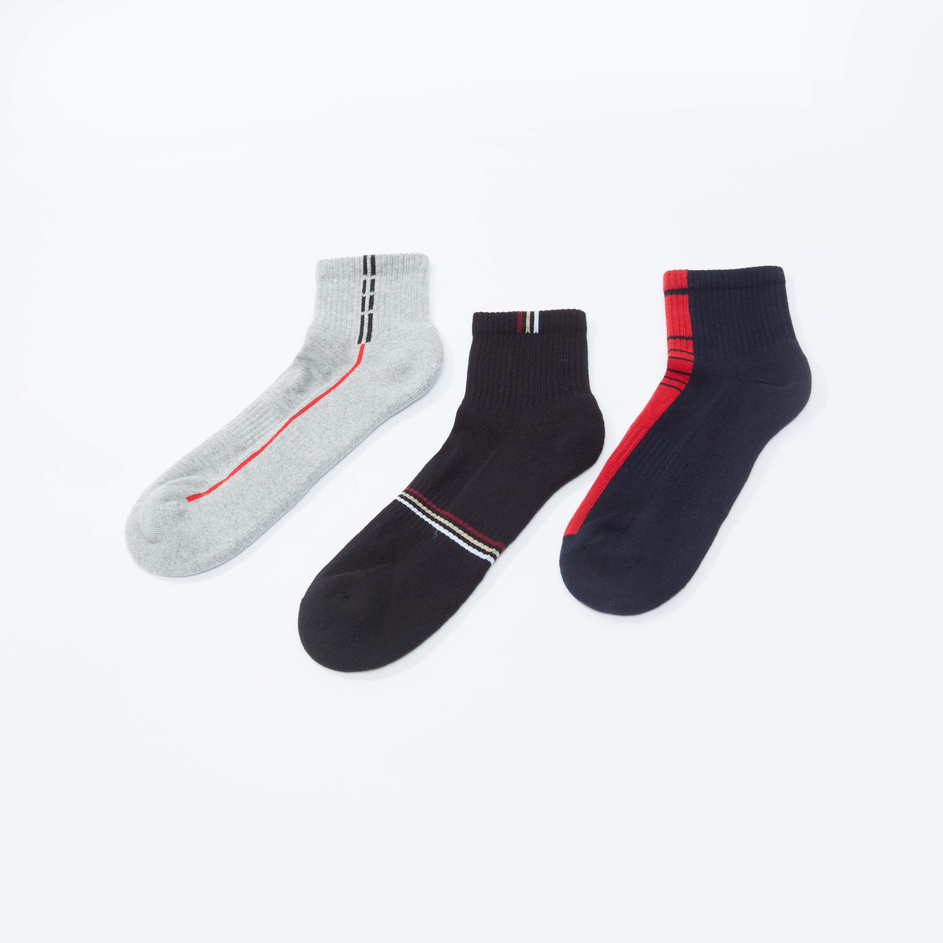 جوارب بارزة الملمس بطول الكاحل بحواف مضلّعة - طقم من 3 أزواج-men-socks-image-3