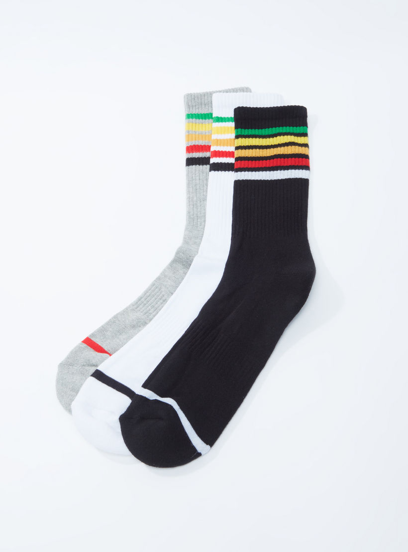 جوارب بارزة الملمس بطول متوسط وتقليمات - طقم من 3 أزواج-men-socks-image-2