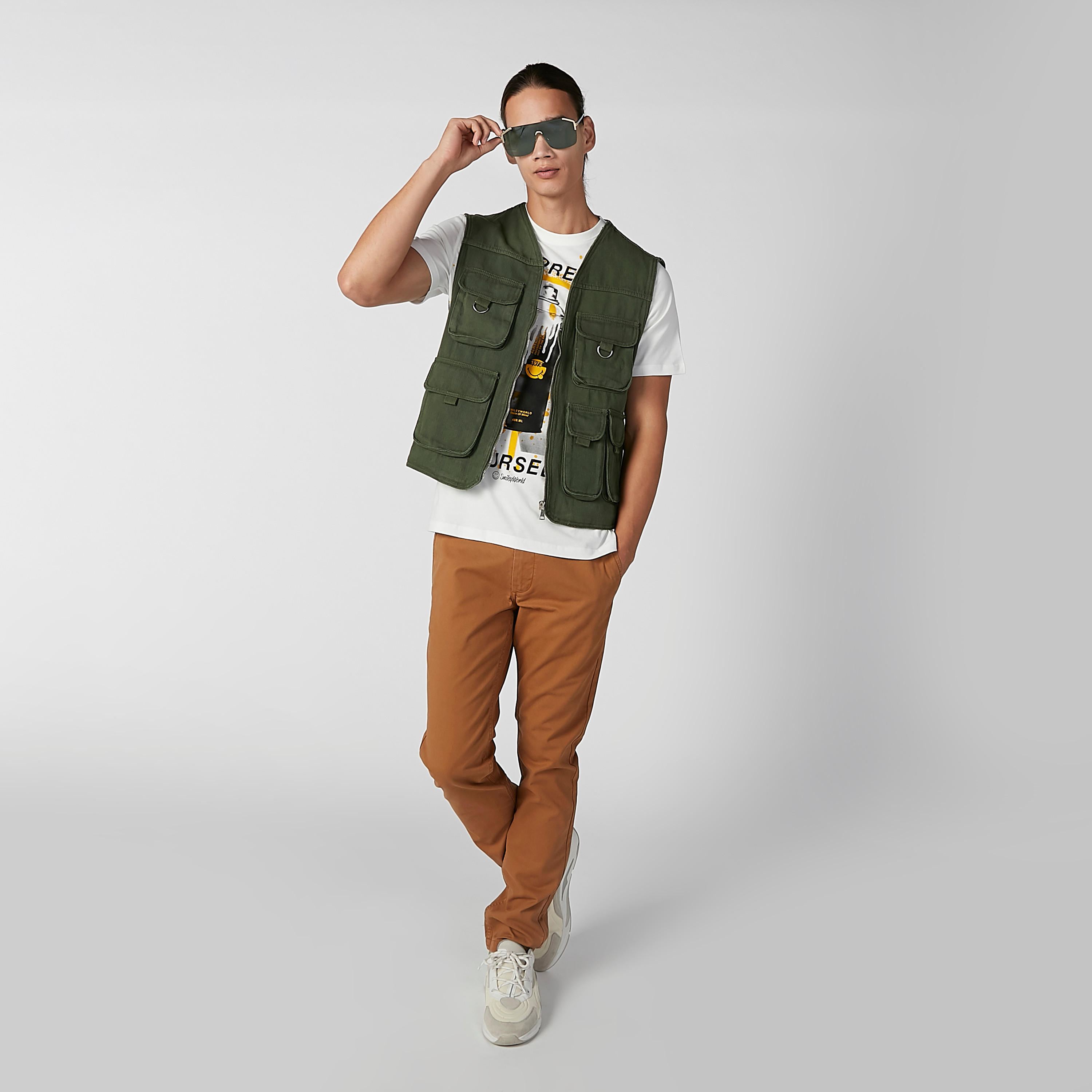 نظّارة شمسية سادة واي فيرار بإطار كامل ووسادات أنف وطبعات-men-sunglasses-image-2