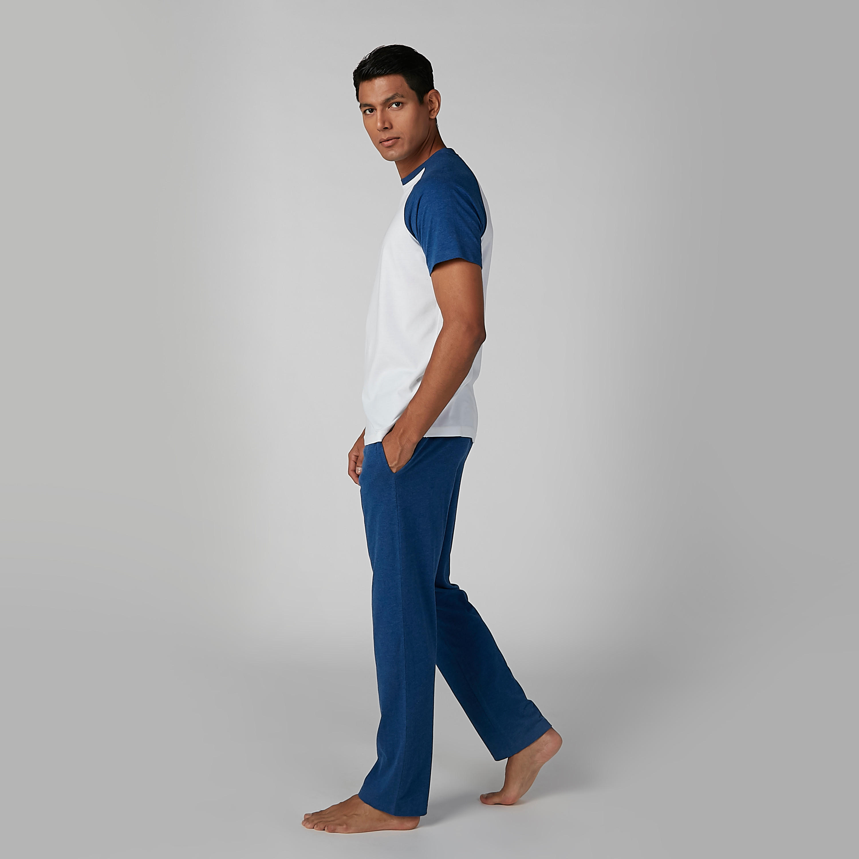 طقم بنطال بيجاما وتيشيرت بياقة مستديرة وأكمام مغايرة-men-clothing-nightwear-sets-image-4