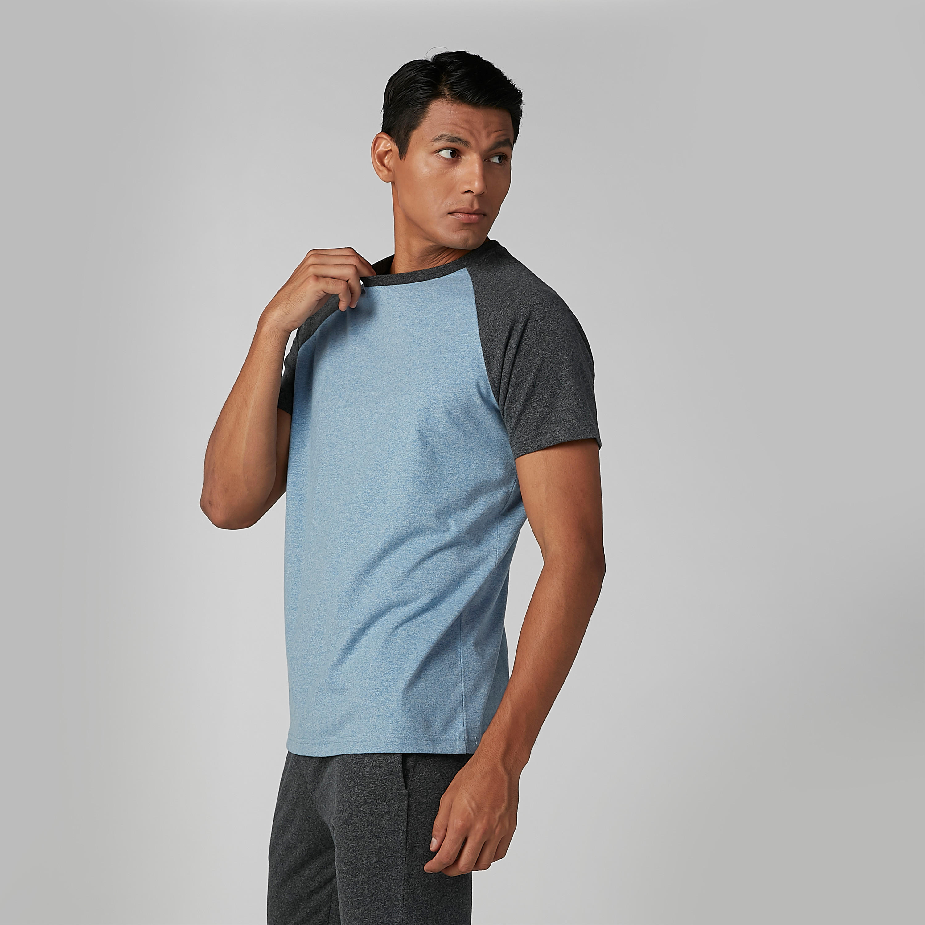 طقم بنطال بيجاما وتيشيرت بياقة مستديرة وأكمام مغايرة-men-clothing-nightwear-sets-image-3