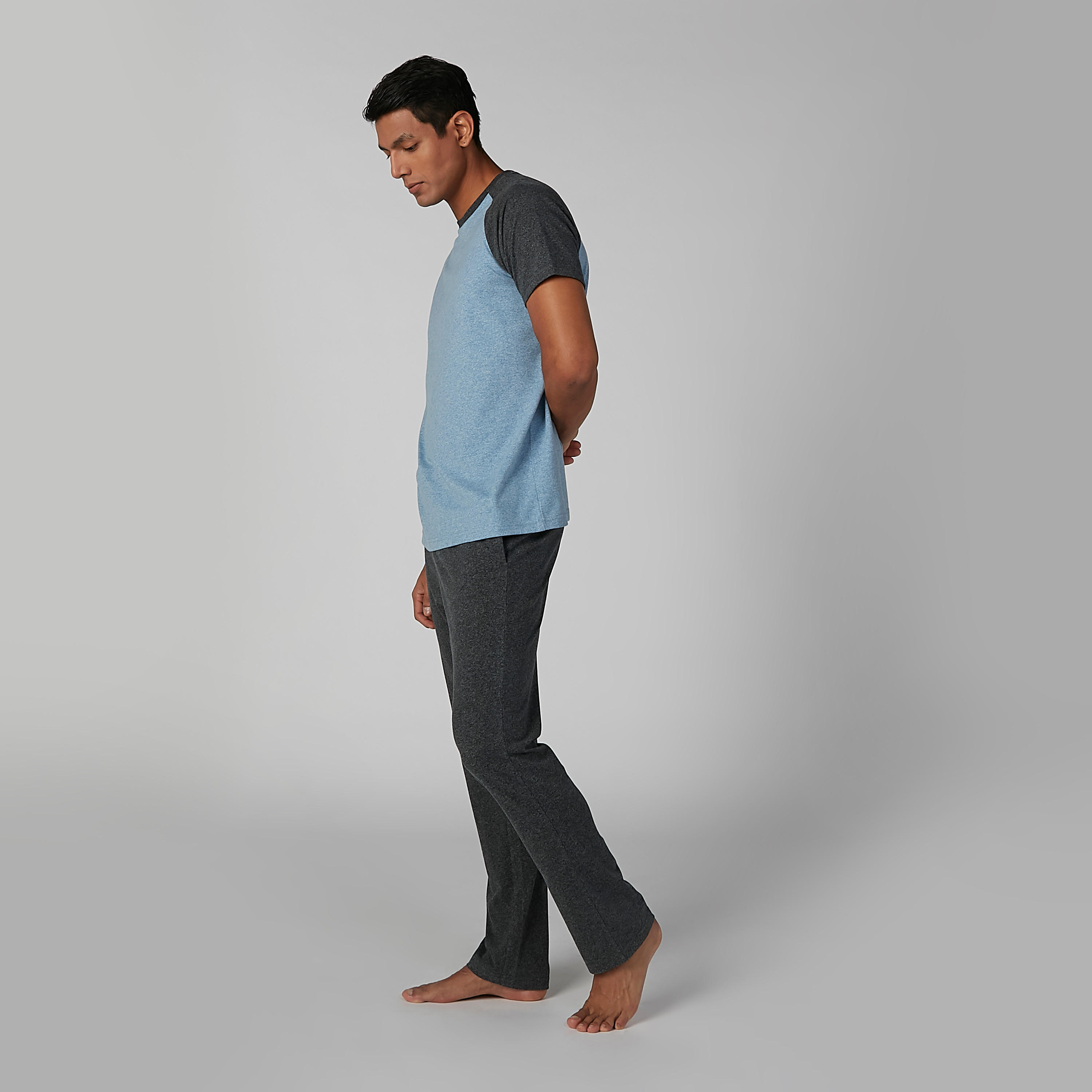 طقم بنطال بيجاما وتيشيرت بياقة مستديرة وأكمام مغايرة-men-clothing-nightwear-sets-image-5