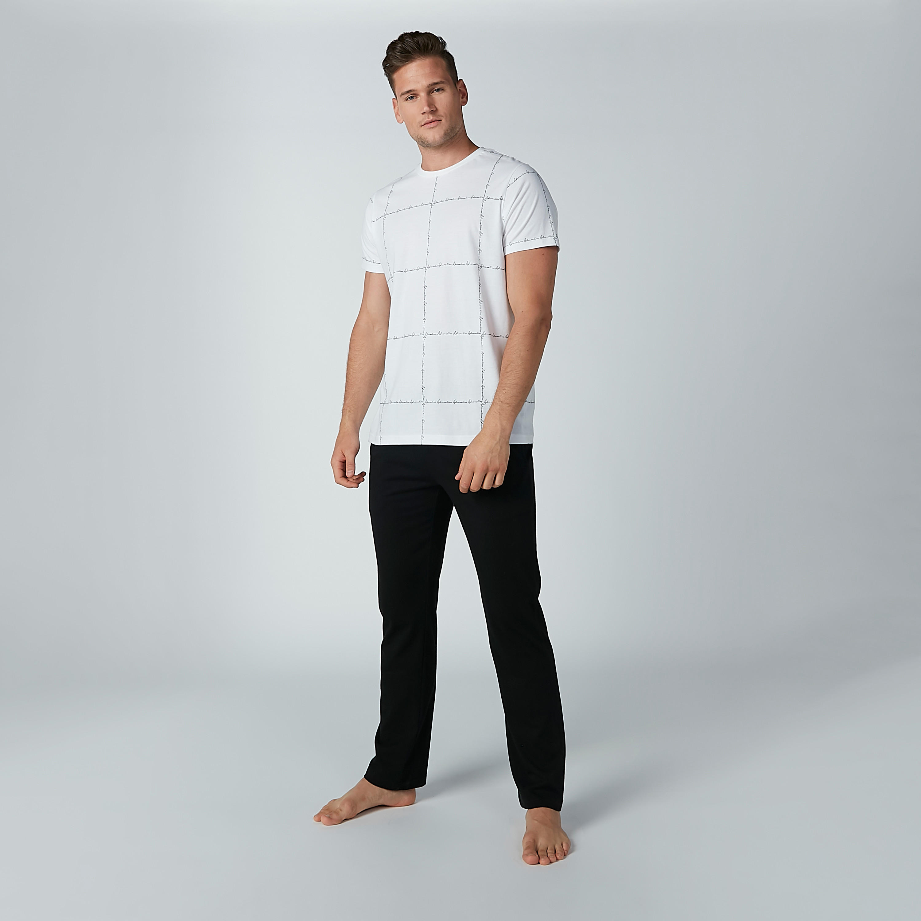 طقم تيشيرت بياقة مستديرة وطبعات مع بنطال بيجاما-men-clothing-nightwear-sets-image-2