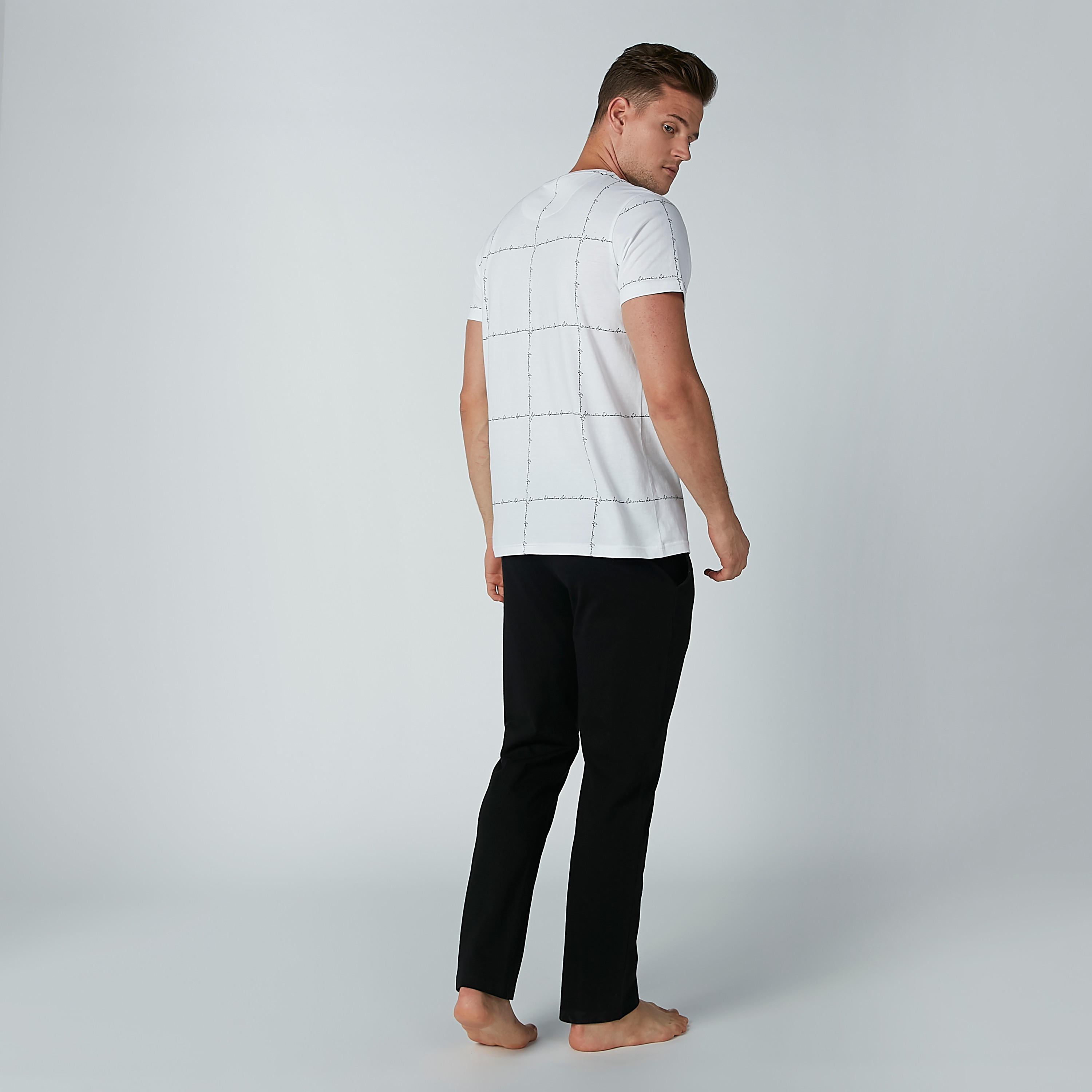 طقم تيشيرت بياقة مستديرة وطبعات مع بنطال بيجاما-men-clothing-nightwear-sets-image-4