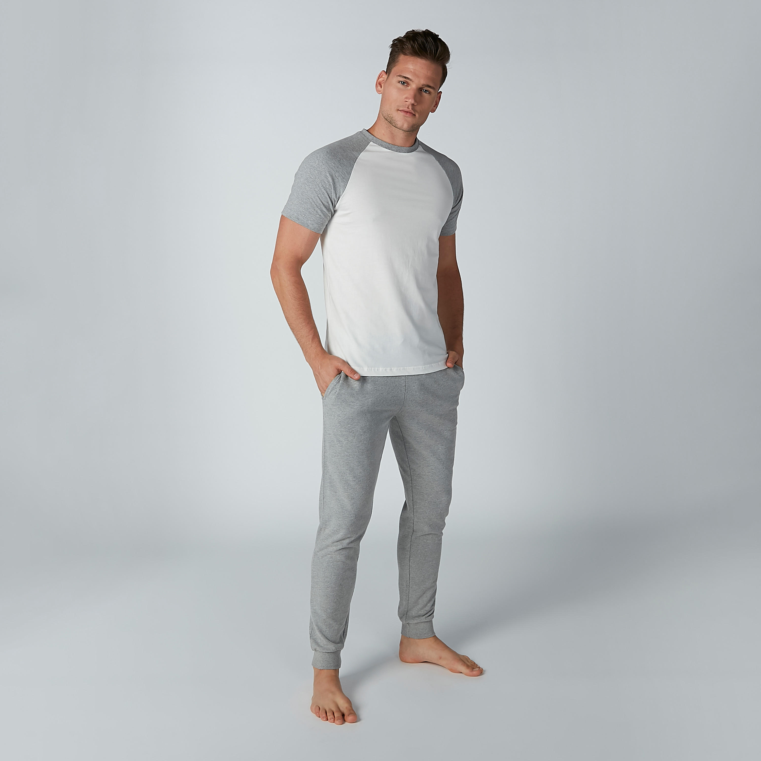 طقم بنطال رياضي وتيشيرت بأكمام مغايرة-men-clothing-nightwear-sets-image-1