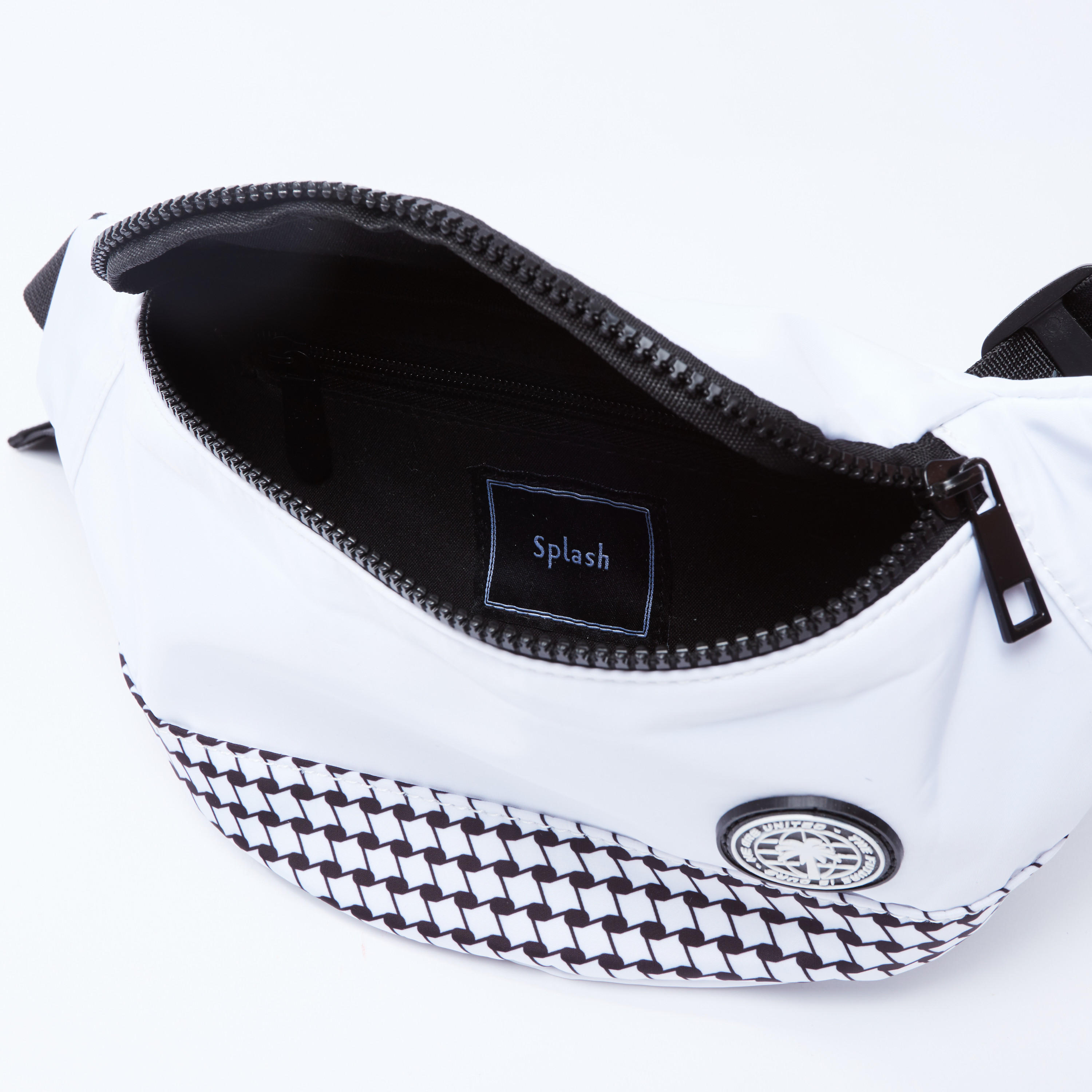 حقيبة خصر بإبزيم إغلاق وسحّاب وطبعات-men-bags-image-5
