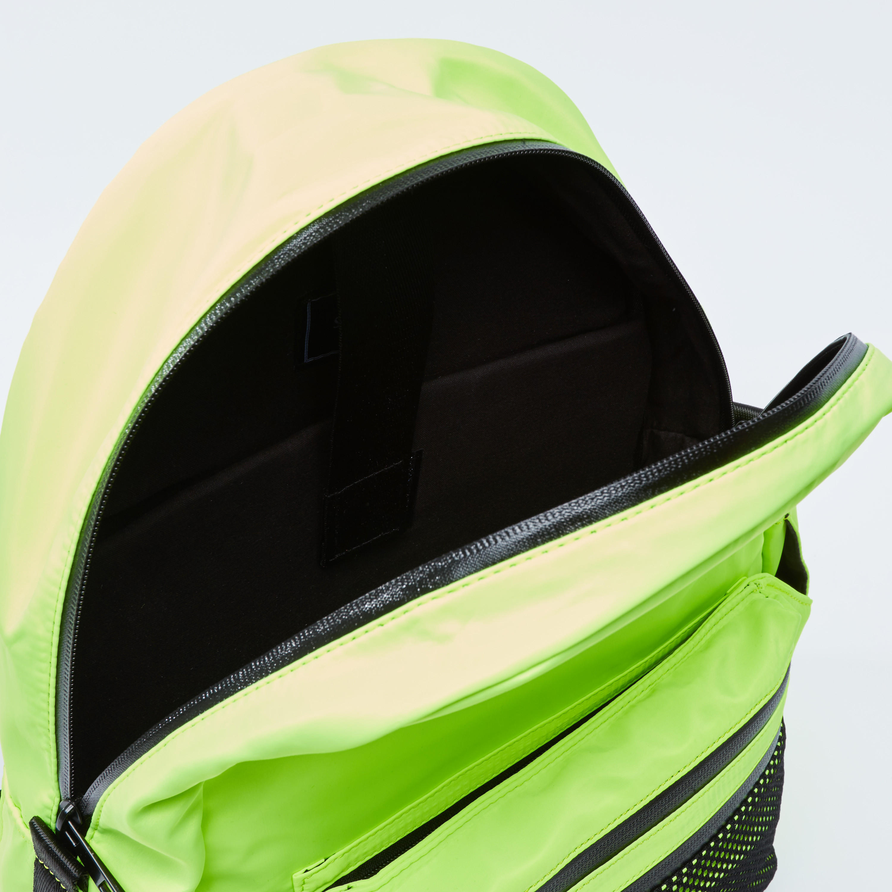 حقيبة ظهر سادة بسحّاب إغلاق وحمّالات كتف قابلة للتعديل-men-bags-image-5