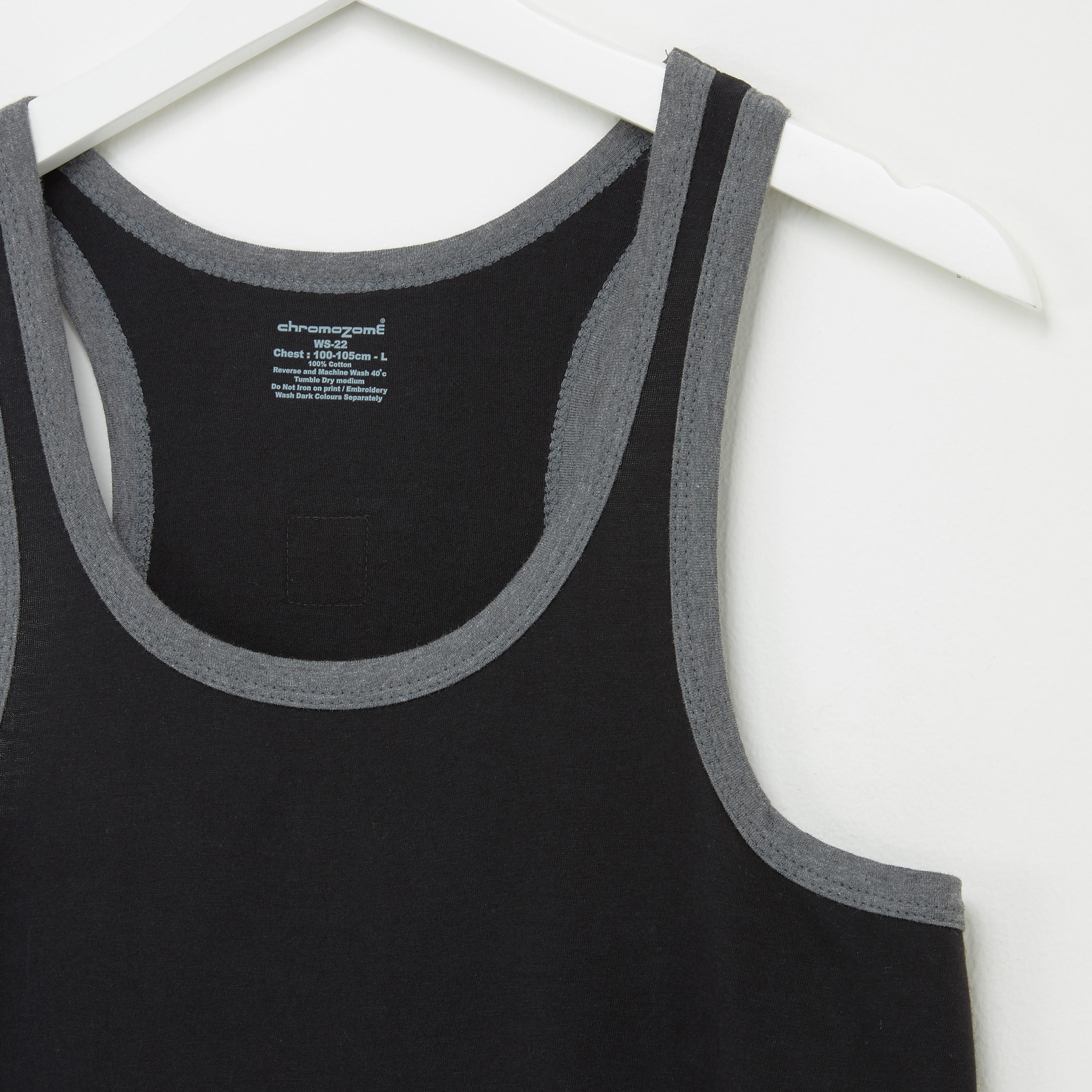 فيست دون أكمام بياقة عميقة-men-clothing-tshirtsandpolos-vests-image-2