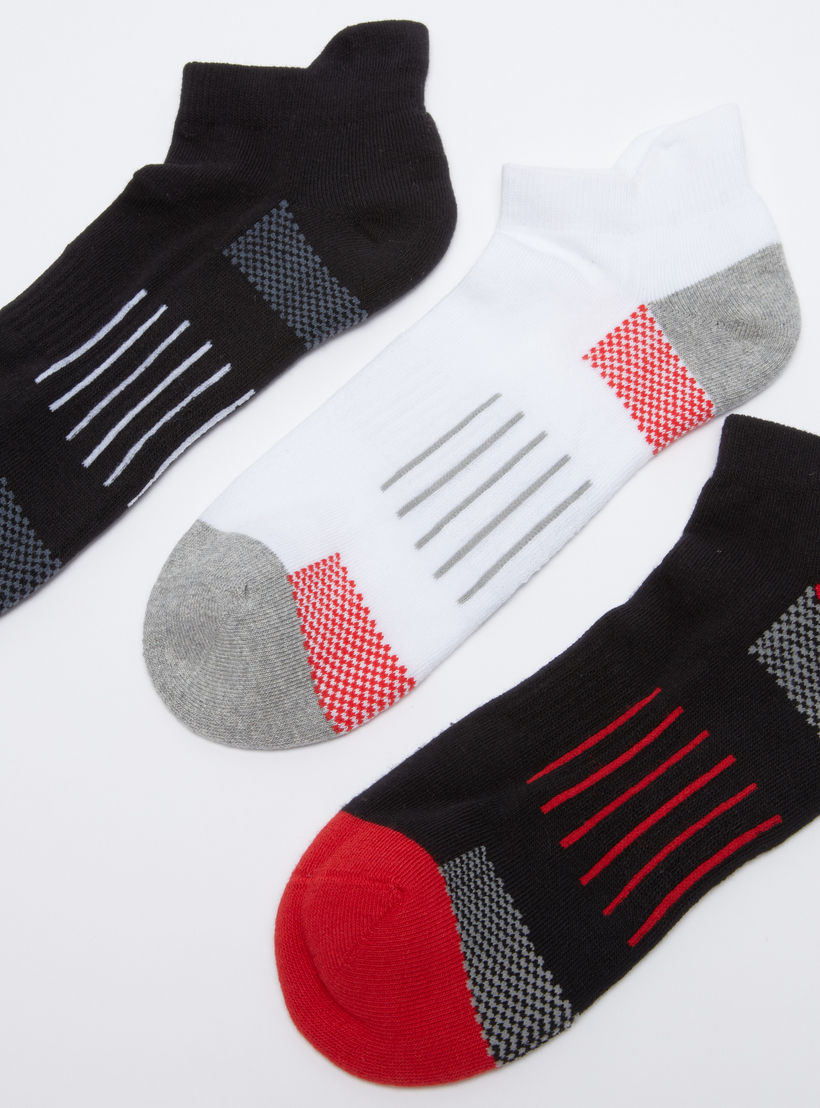 جوارب مضلّعة بطول الكاحل - طقم من 3 أزواج-men-socks-image-3