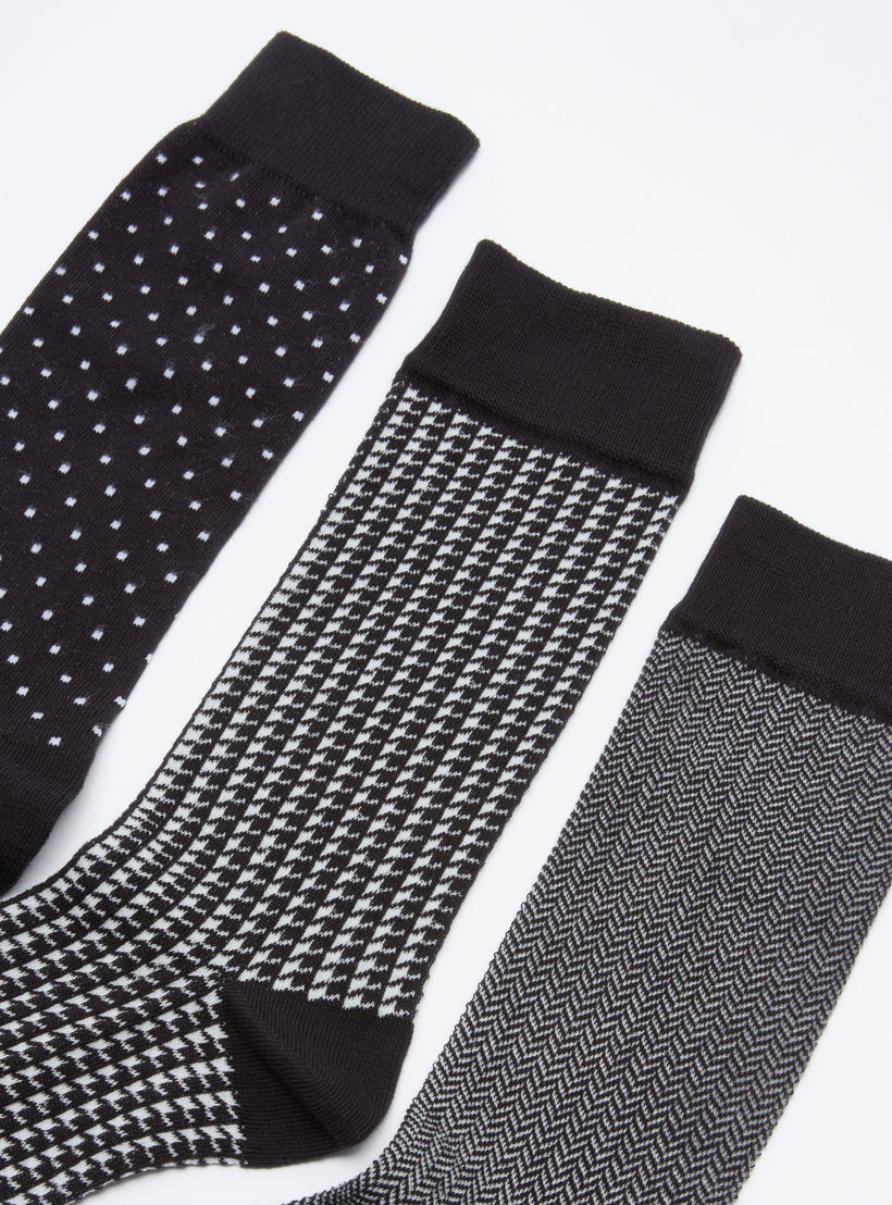 جوارب متوسطة الطول بأساور مطّاطية وطبعات - طقم من 3 أزواج-men-socks-image-3