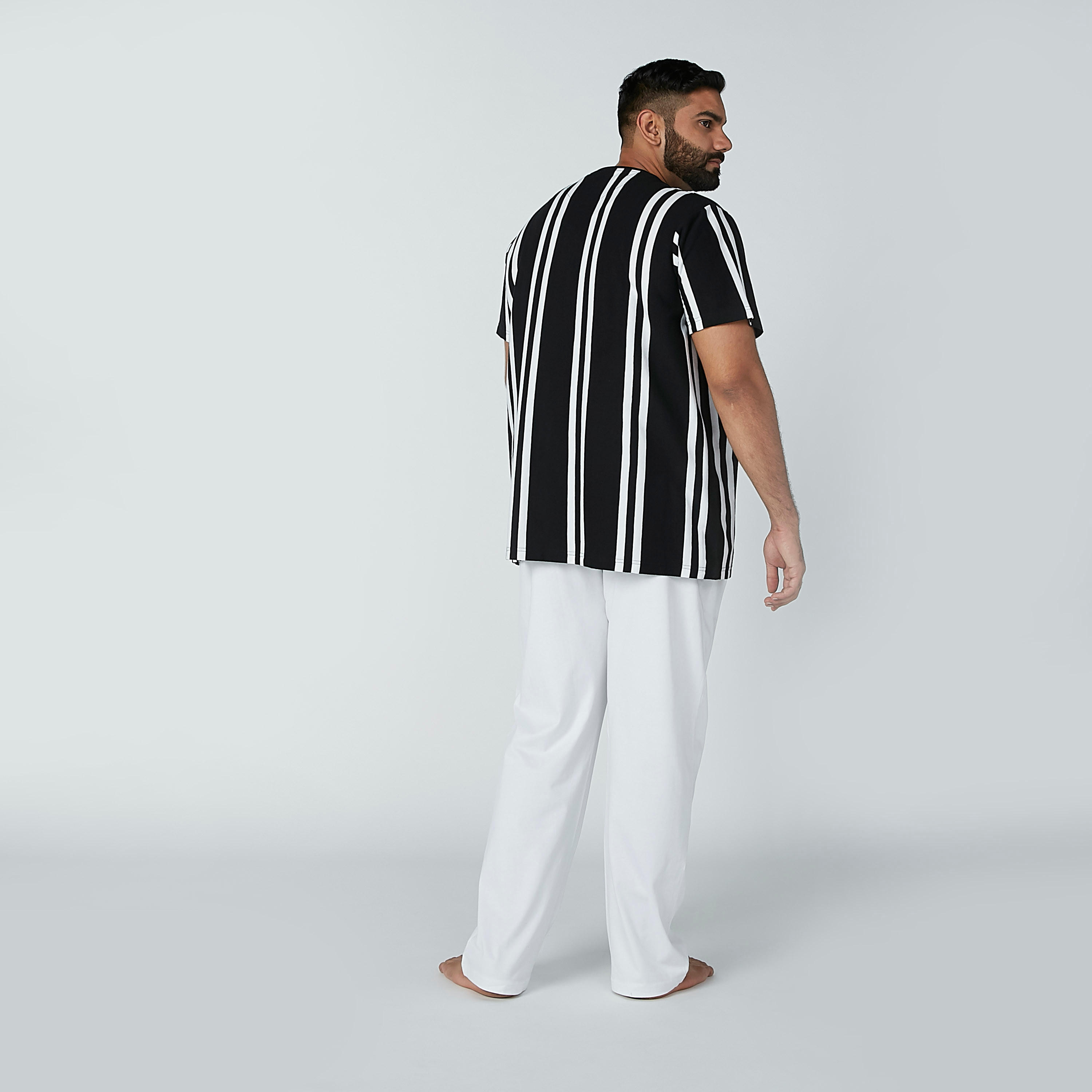 طقم بنطال بيجاما بجيوب وتيشيرت مقلّم-men-clothing-nightwear-sets-image-4