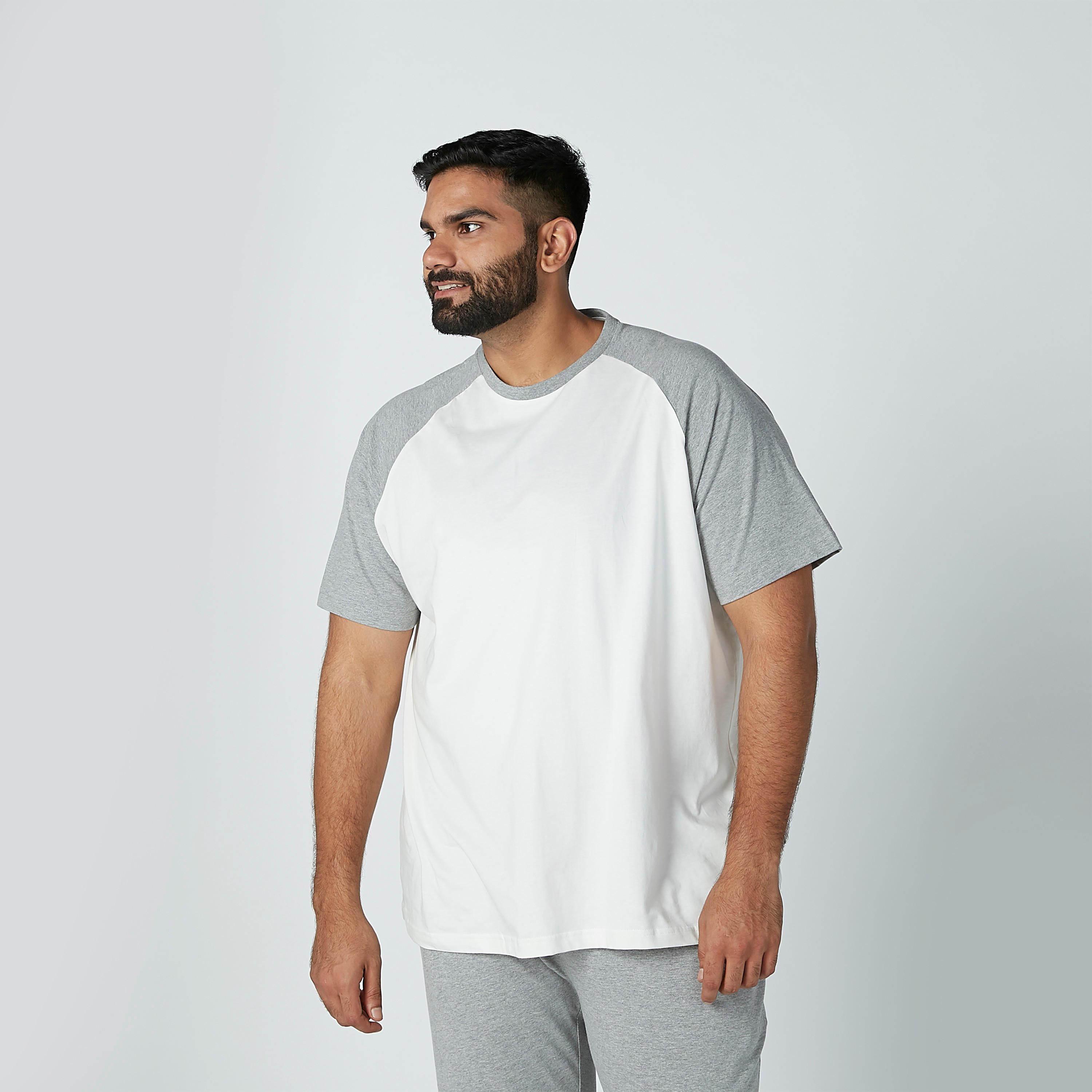 طقم بيجاما تيشيرت بأكمام مغايرة وبنطال-men-clothing-nightwear-sets-image-2