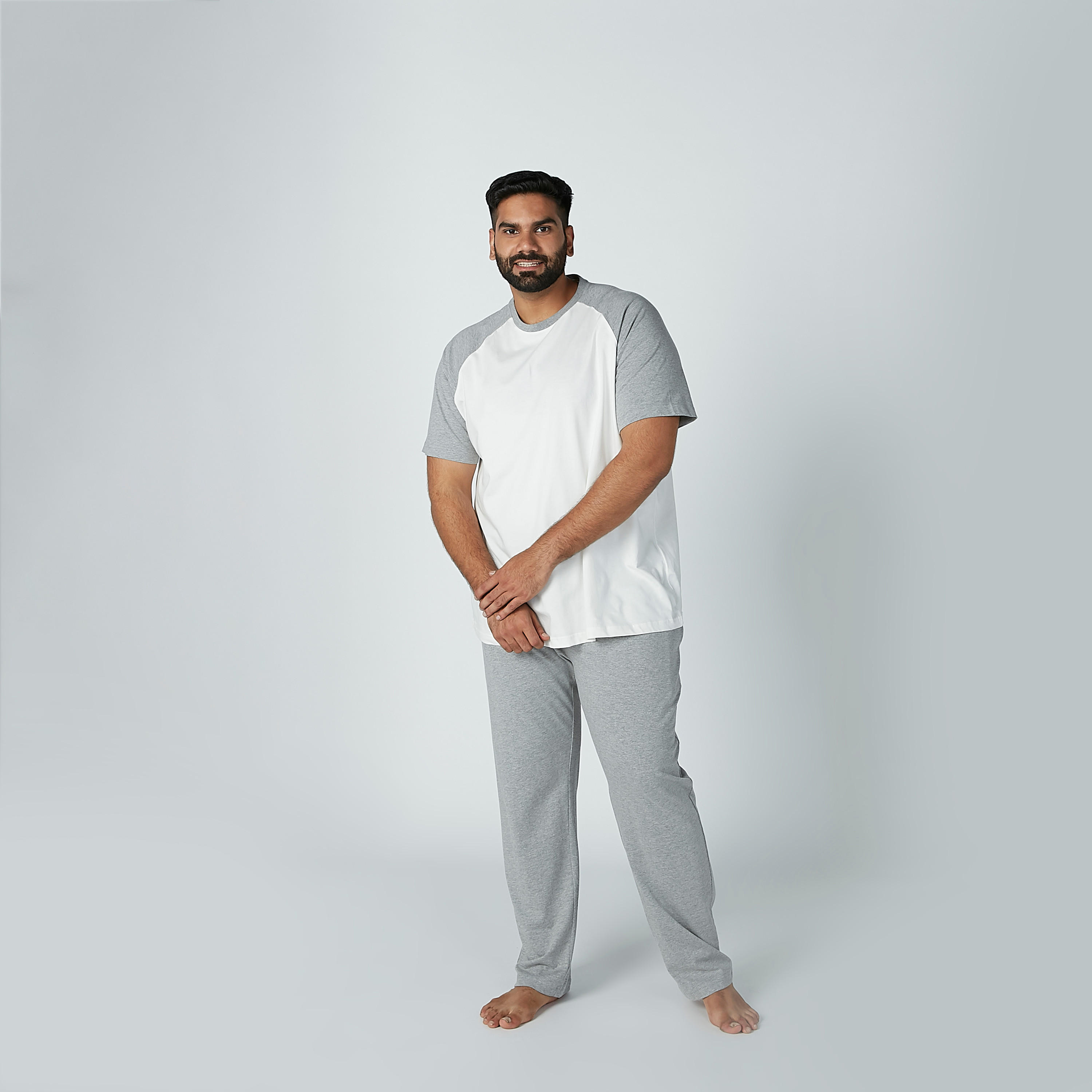 طقم بيجاما تيشيرت بأكمام مغايرة وبنطال-men-clothing-nightwear-sets-image-3