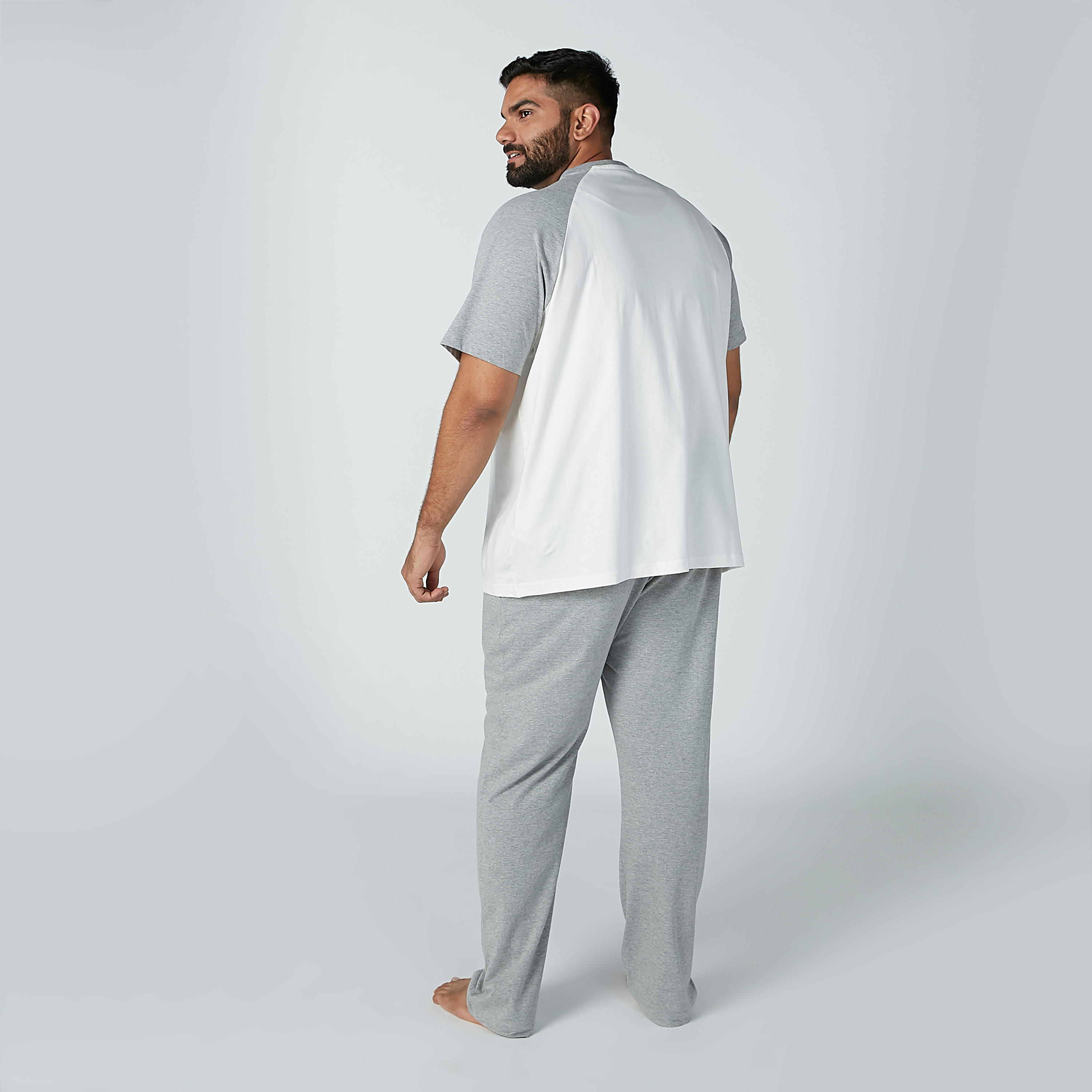 طقم بيجاما تيشيرت بأكمام مغايرة وبنطال-men-clothing-nightwear-sets-image-4