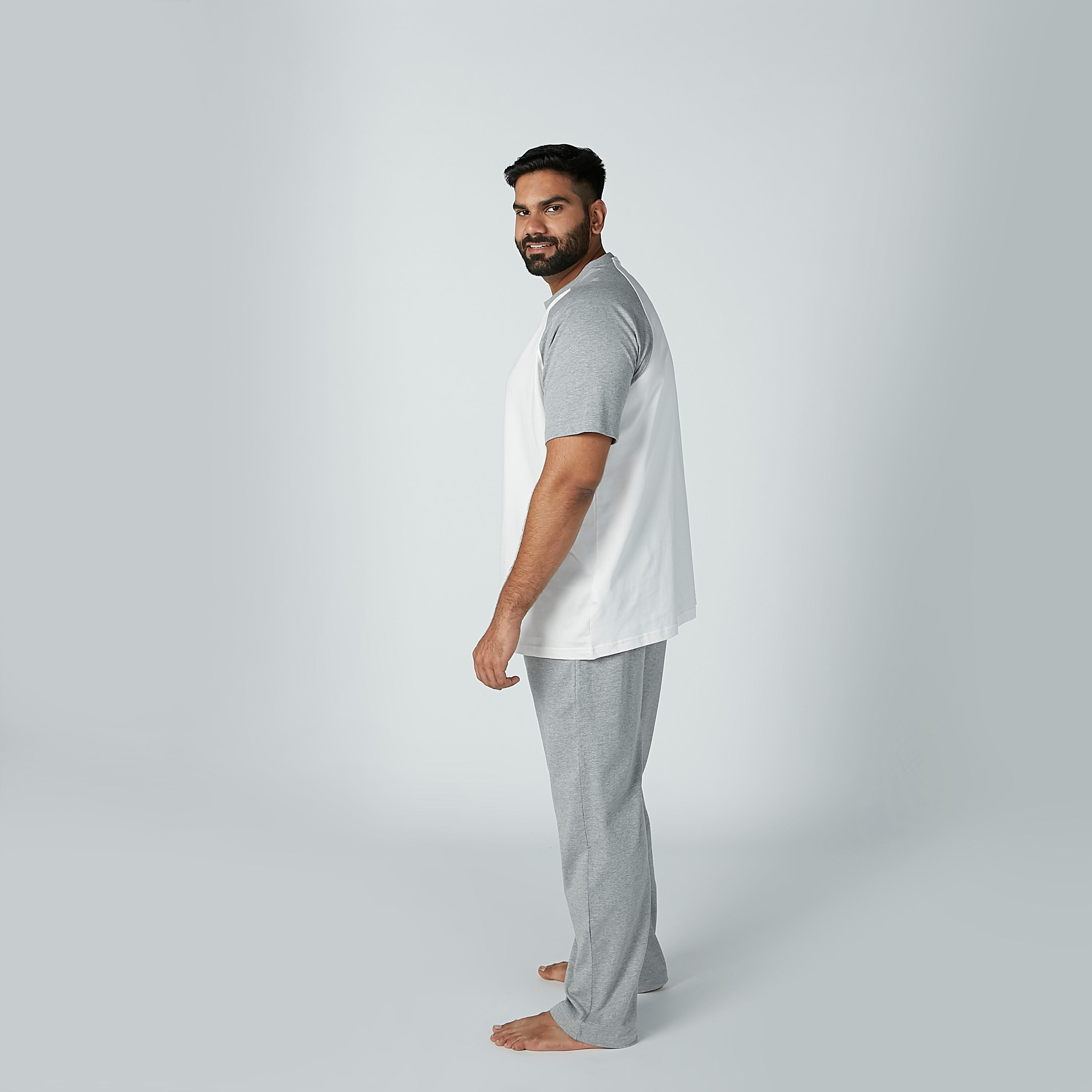 طقم بيجاما تيشيرت بأكمام مغايرة وبنطال-men-clothing-nightwear-sets-image-5