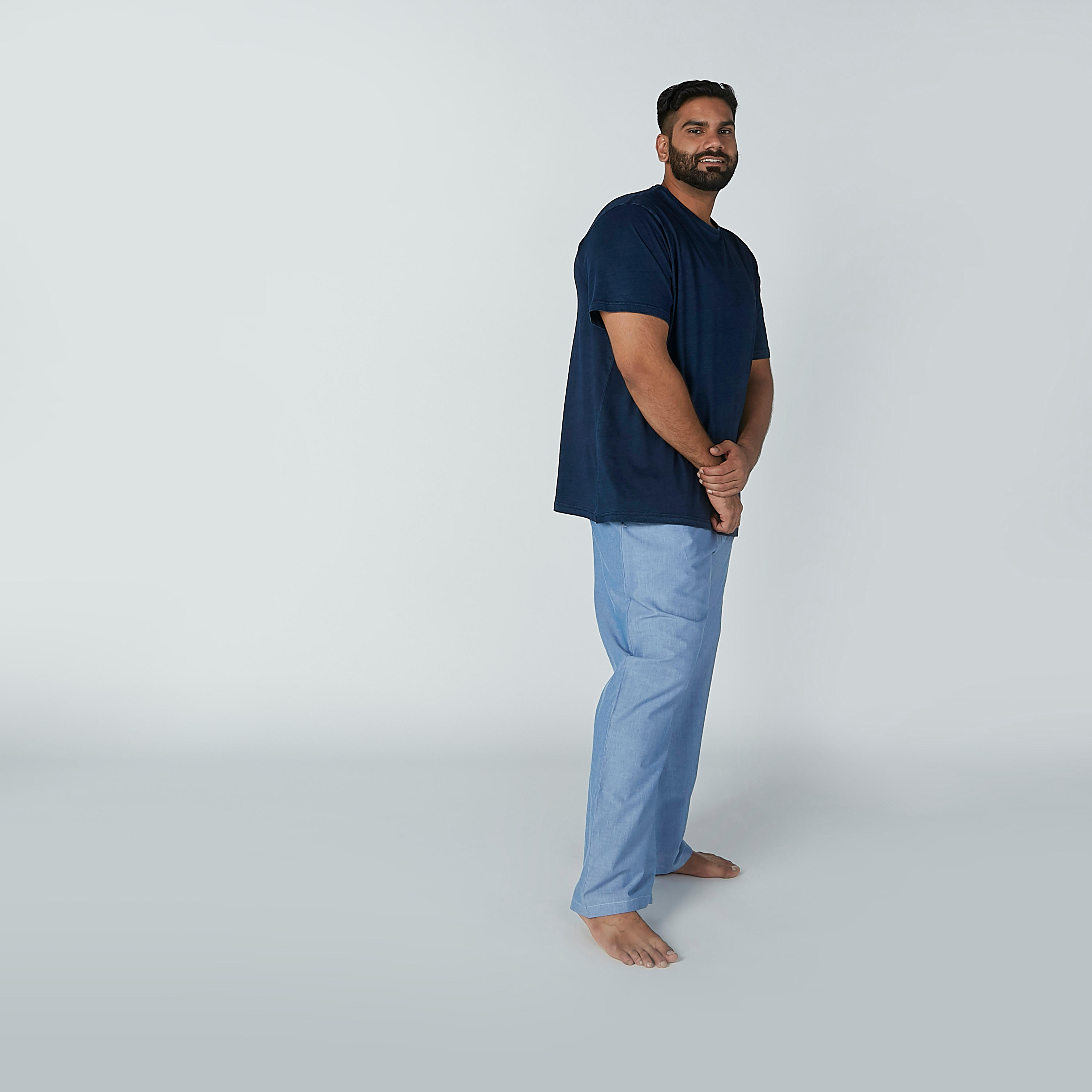 طقم بنطال بيجاما بجيوب وتيشيرت سادة-men-clothing-nightwear-sets-image-3
