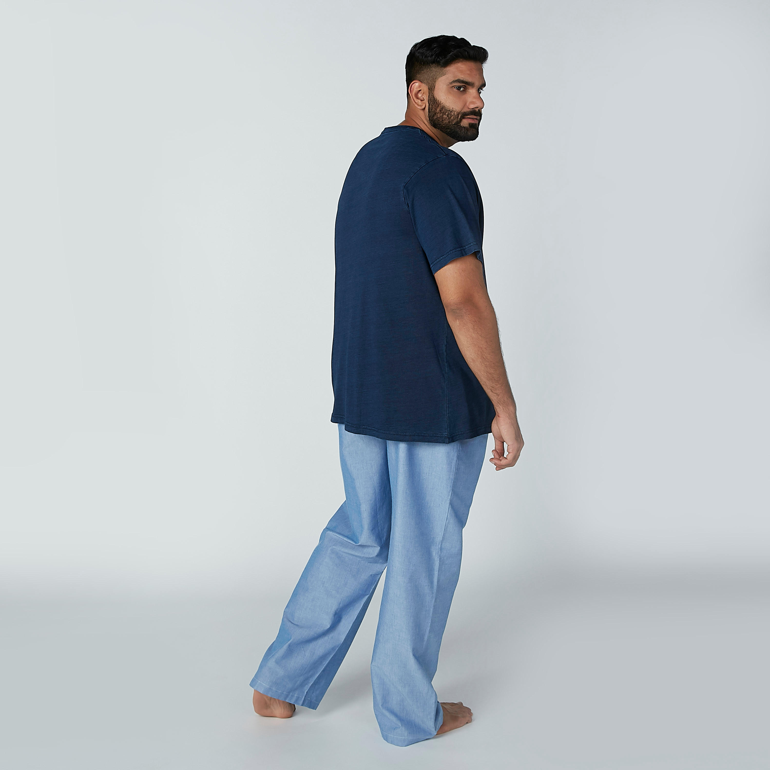 طقم بنطال بيجاما بجيوب وتيشيرت سادة-men-clothing-nightwear-sets-image-4
