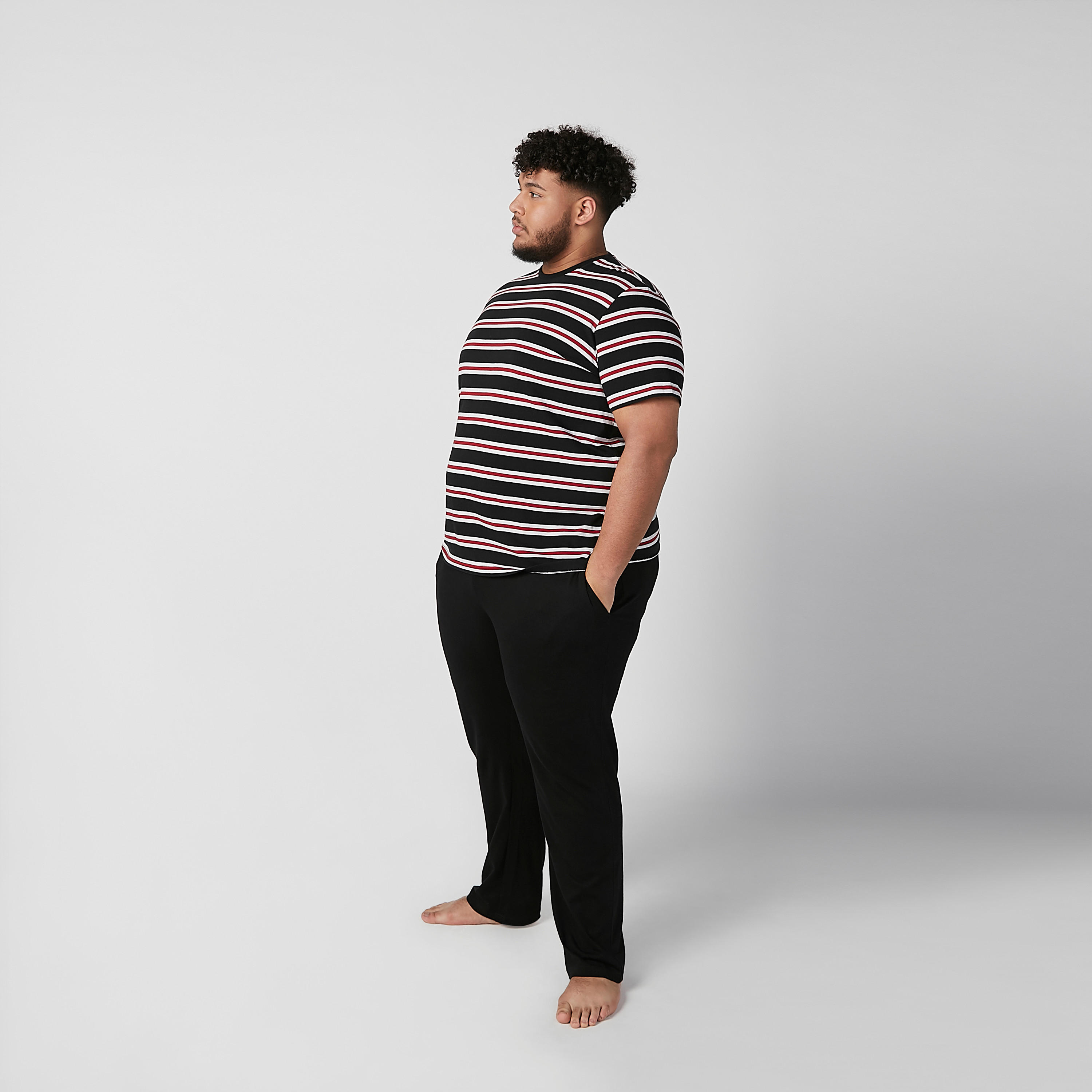 طقم بنطلون بيجاما سادة وتيشيرت مقلّم بياقة مستديرة-men-clothing-nightwear-sets-image-2